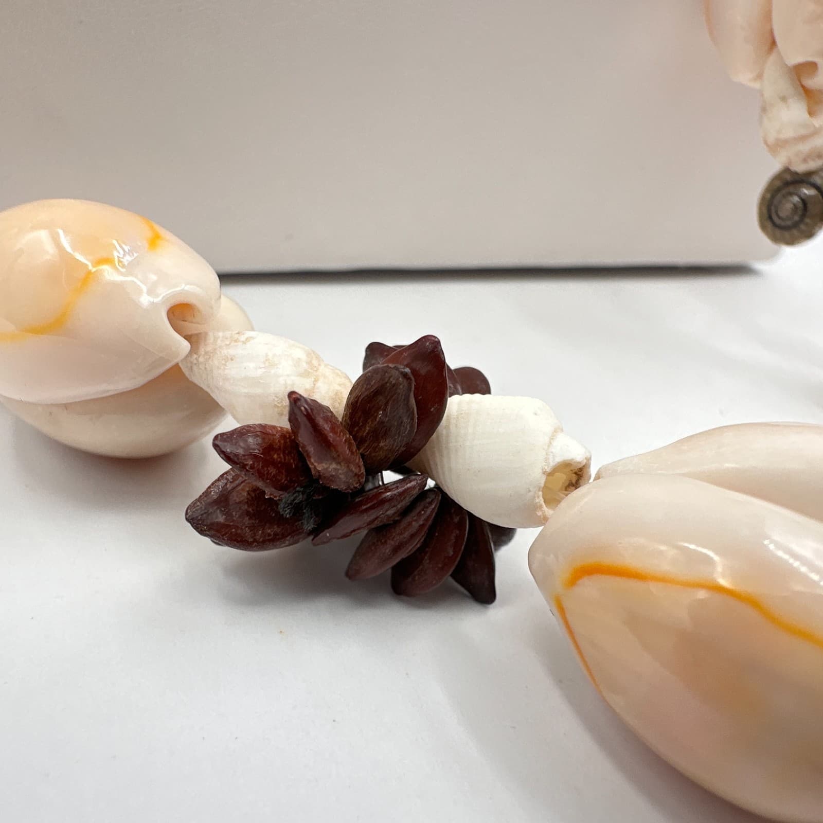 Vintage 90s Cowrie Shell Necklace Boho Tribal Tropical Beach Coastal Jewelry - Thumbnail 4