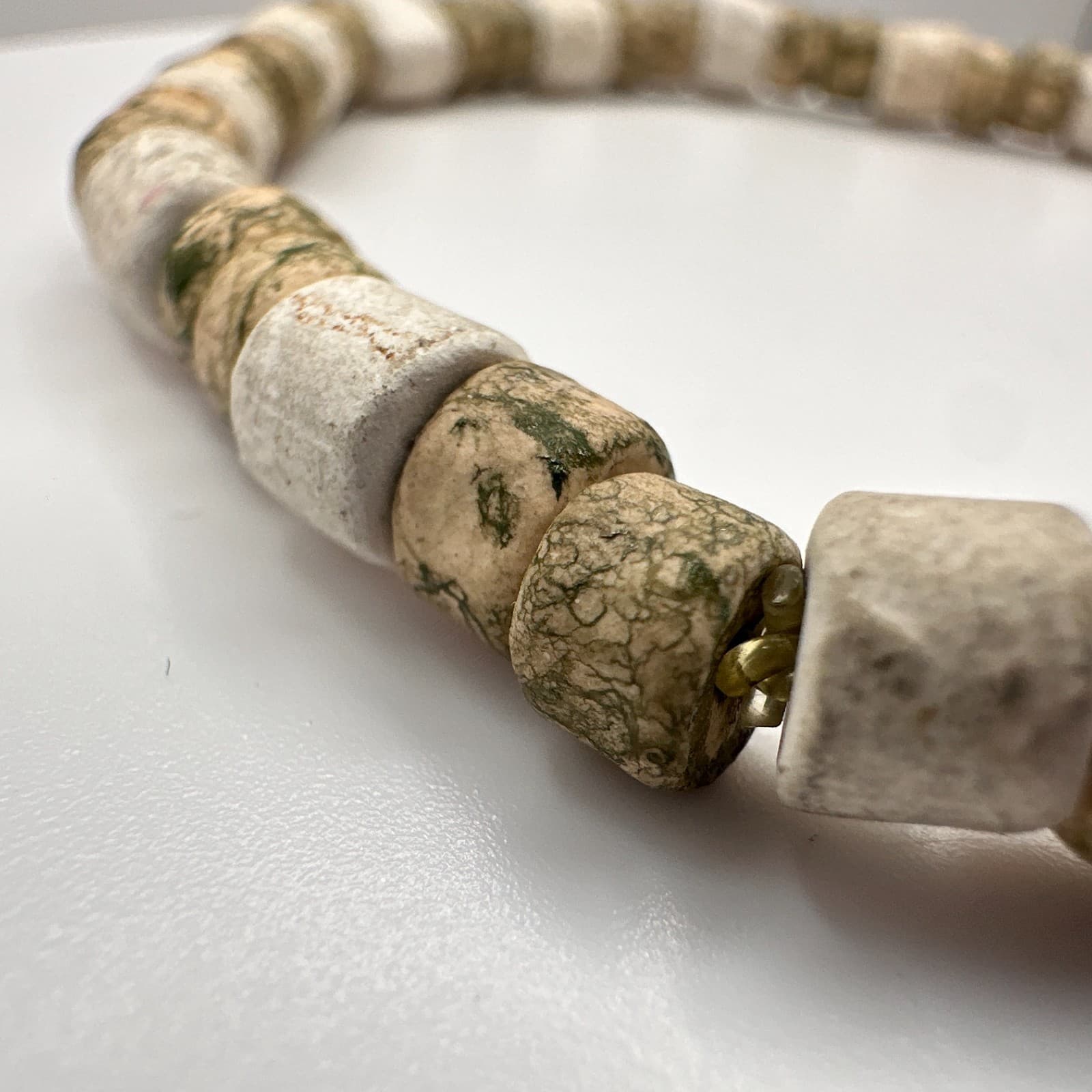 Vintage 90s Boho Beaded Bracelet Green & White Earthy Stone Unisex Jewelry - Thumbnail 4