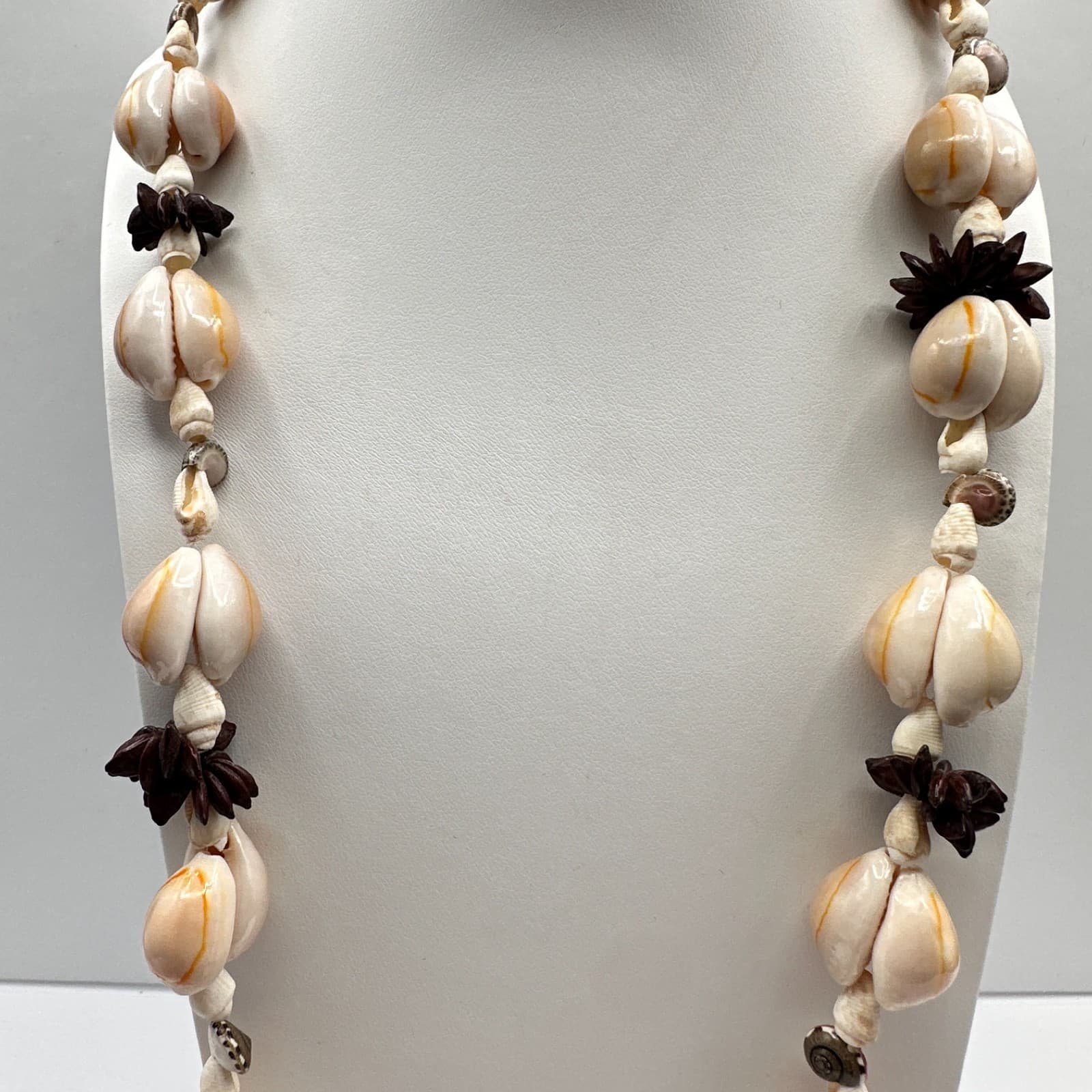 Vintage 90s Cowrie Shell Necklace Boho Tribal Tropical Beach Coastal Jewelry - Thumbnail 8