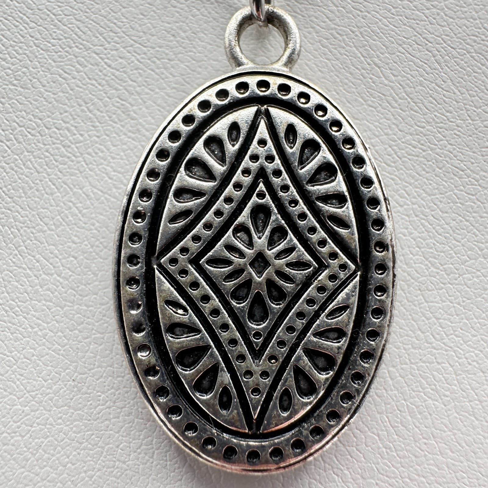 Vintage 90s Silver-Tone Geometric Oval Pendant Necklace Boho Etched Jewelry - Thumbnail 3