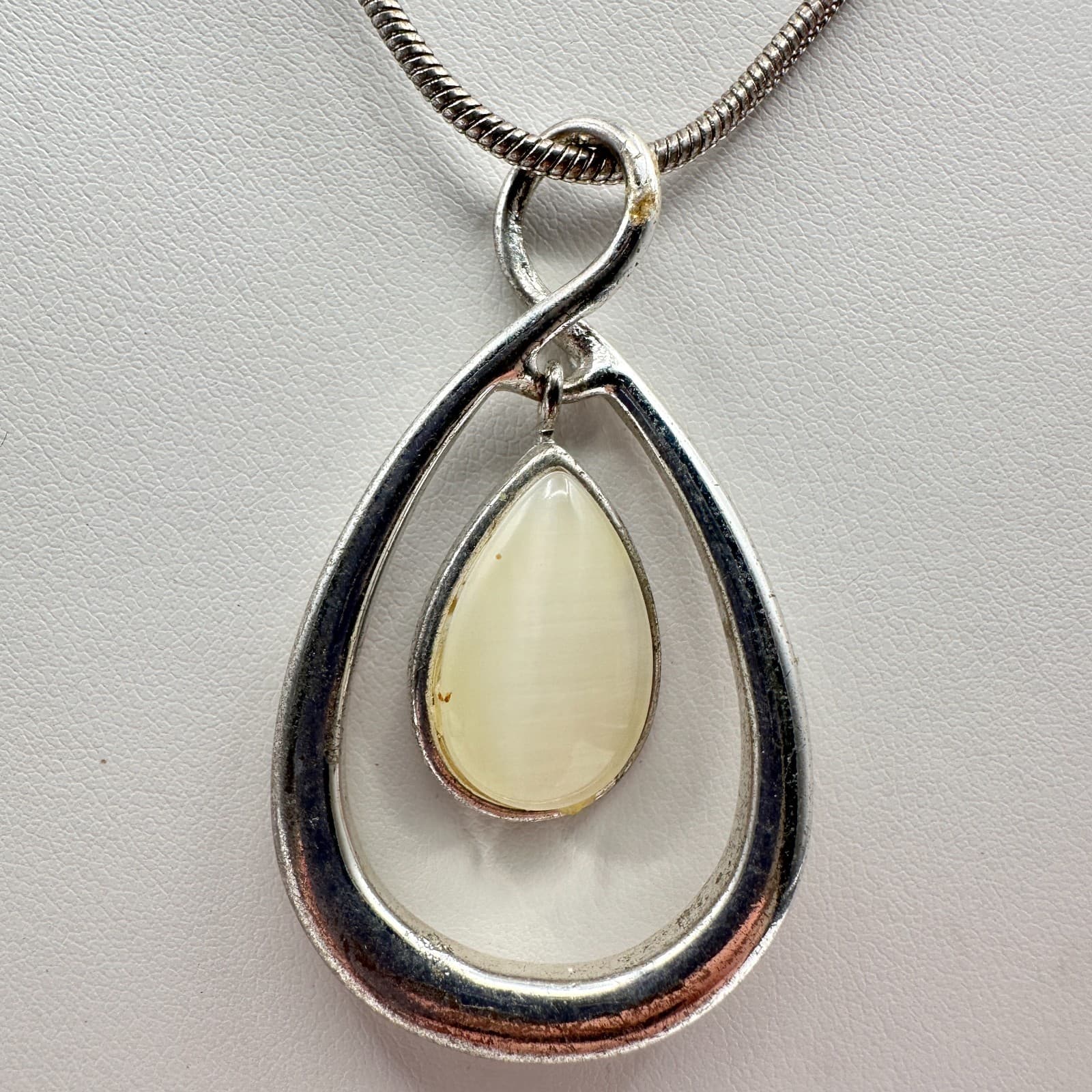 Vintage 90s Teardrop Pendant Necklace Silver Tone Snake Chain Women's Jewelry - Thumbnail 2