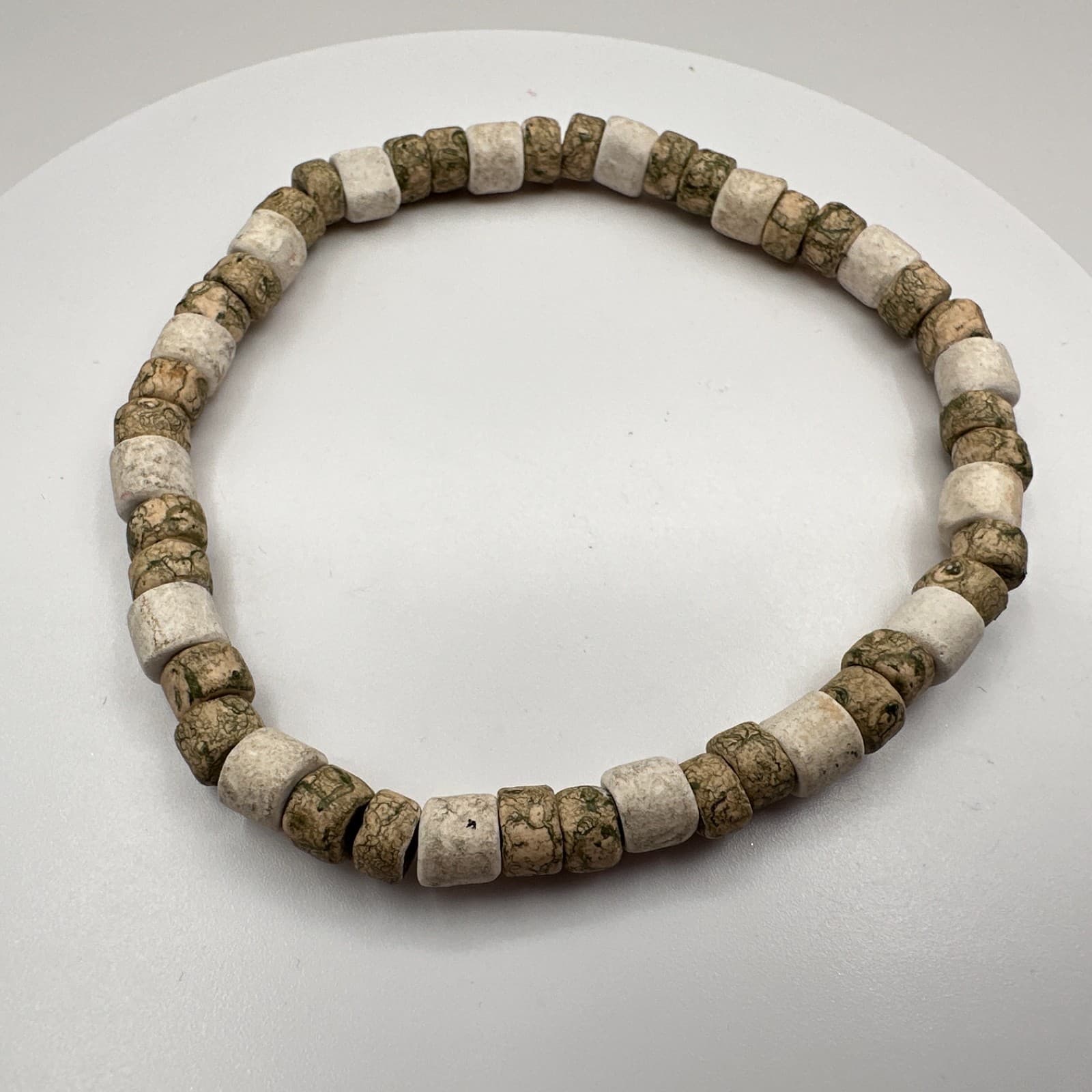 Vintage 90s Boho Beaded Bracelet Green & White Earthy Stone Unisex Jewelry - Thumbnail 6