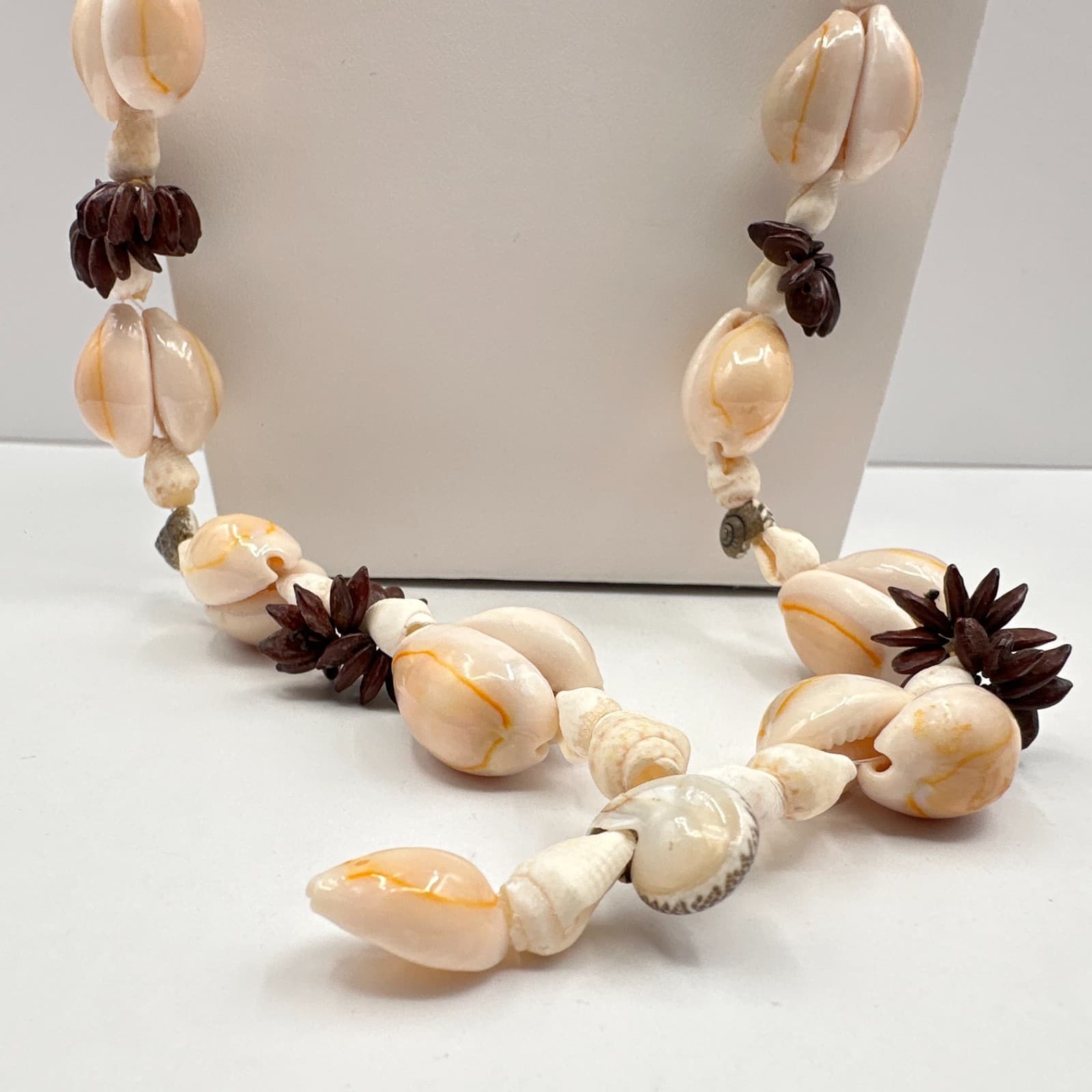 Vintage 90s Cowrie Shell Necklace Boho Tribal Tropical Beach Coastal Jewelry - Thumbnail 2