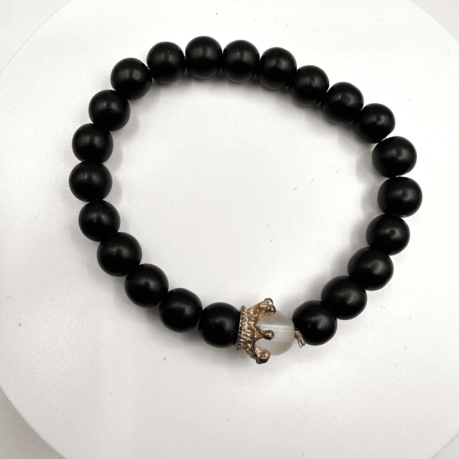 Vintage Y2K Black Onyx Beaded Stretch Bracelet Gold Tone Crown Unisex Jewelry - Image 1