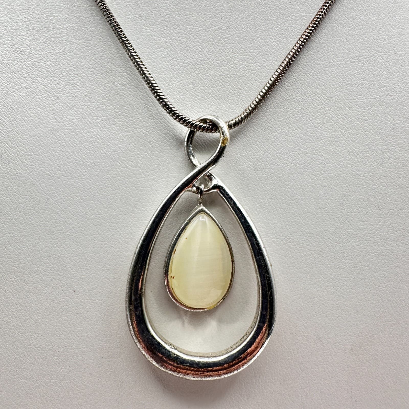 Vintage 90s Teardrop Pendant Necklace Silver Tone Snake Chain Women's Jewelry - Thumbnail 5