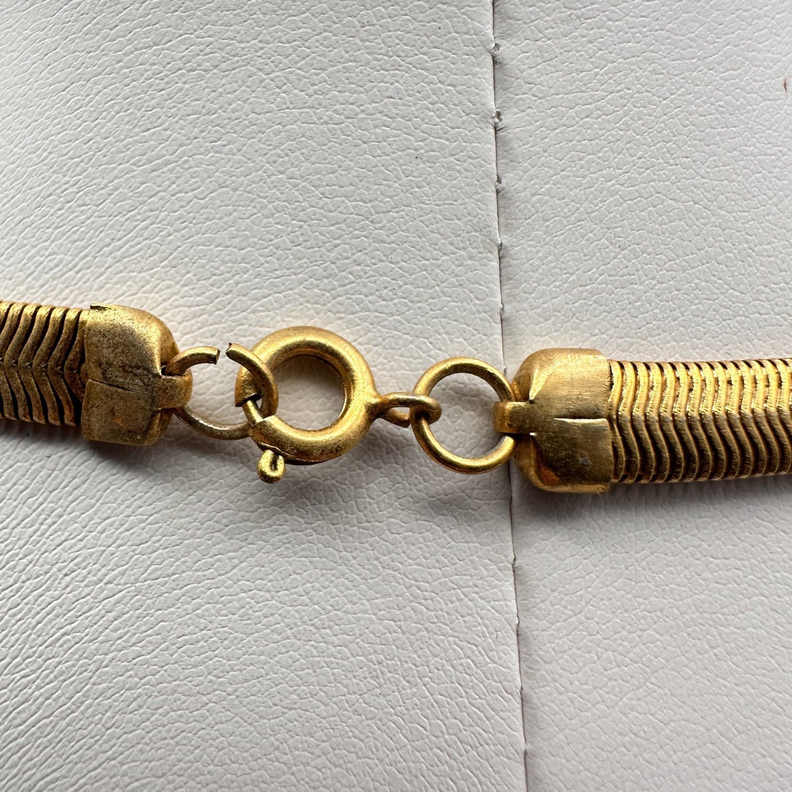 Vintage 90s Gold Tone Herringbone Cobra Link Necklace Flat Wavy Snake Chain - Thumbnail 8