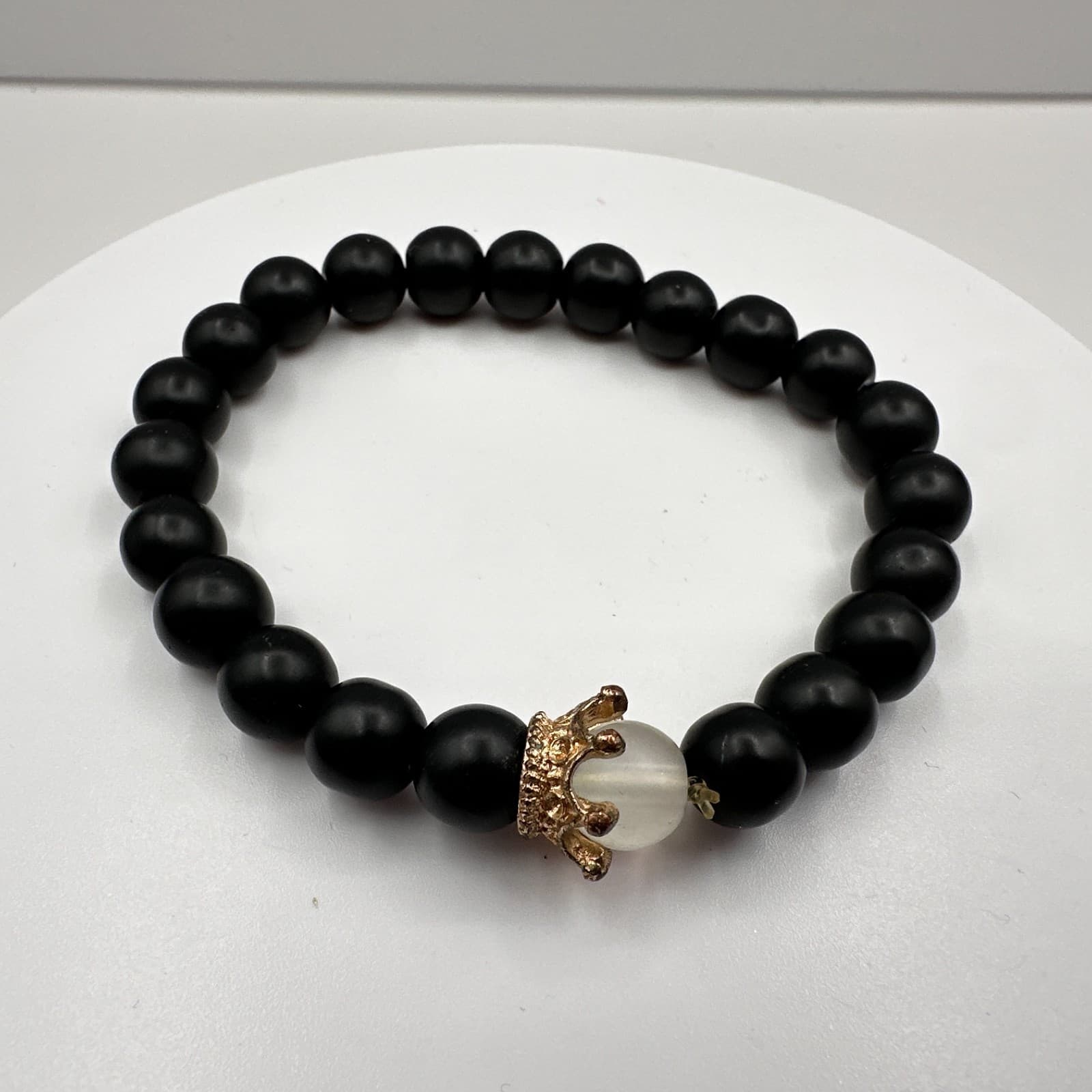 Vintage Y2K Black Onyx Beaded Stretch Bracelet Gold Tone Crown Unisex Jewelry - Thumbnail 8