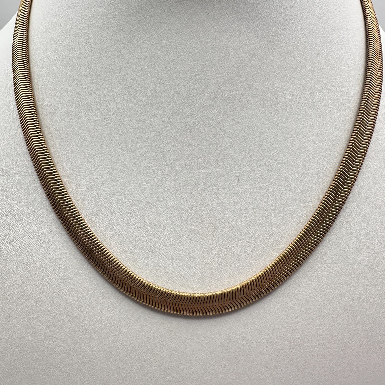 Vintage 90s Gold Tone Herringbone Cobra Link Necklace Flat Wavy Snake Chain - Thumbnail 2
