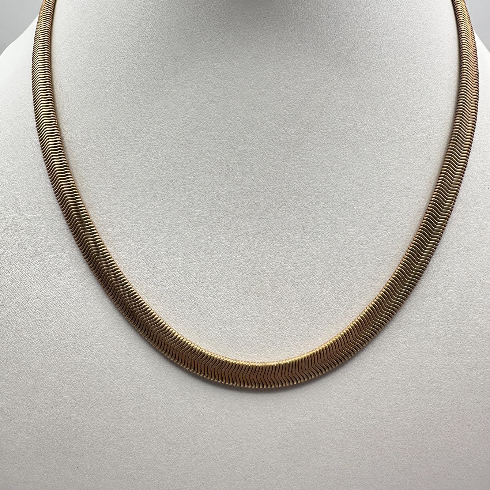 Vintage 90s Gold Tone Herringbone Cobra Link Necklace Flat Wavy Snake Chain - Thumbnail 7