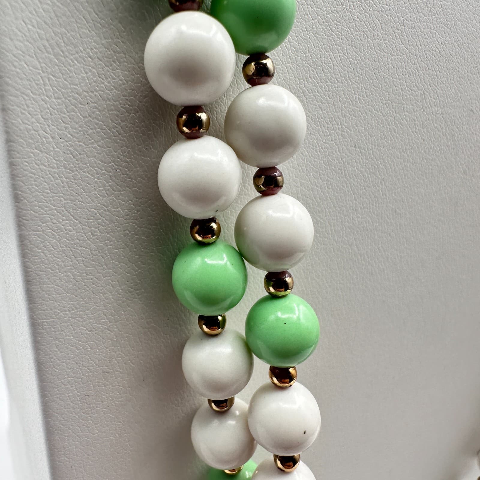 Vintage 80s Green & White Beaded Double Strand Necklace Gold Tone Boho Jewelry - Thumbnail 4