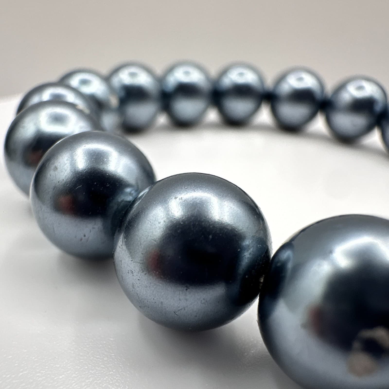 Vintage 90s Gray Pearl Beaded Stretch Bracelet Silver Tone Rhinestone Jewelry - Thumbnail 6