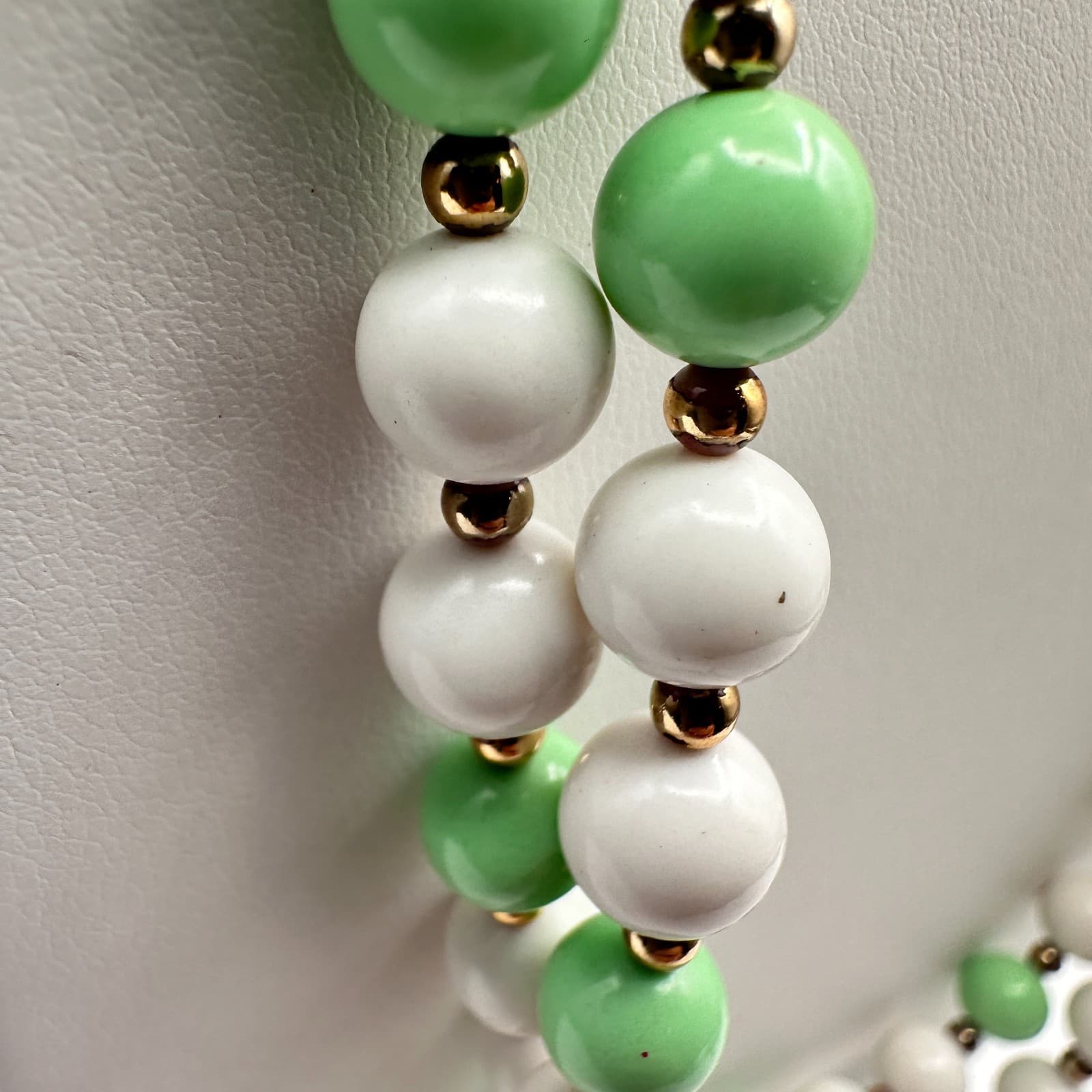 Vintage 80s Green & White Beaded Double Strand Necklace Gold Tone Boho Jewelry - Thumbnail 6
