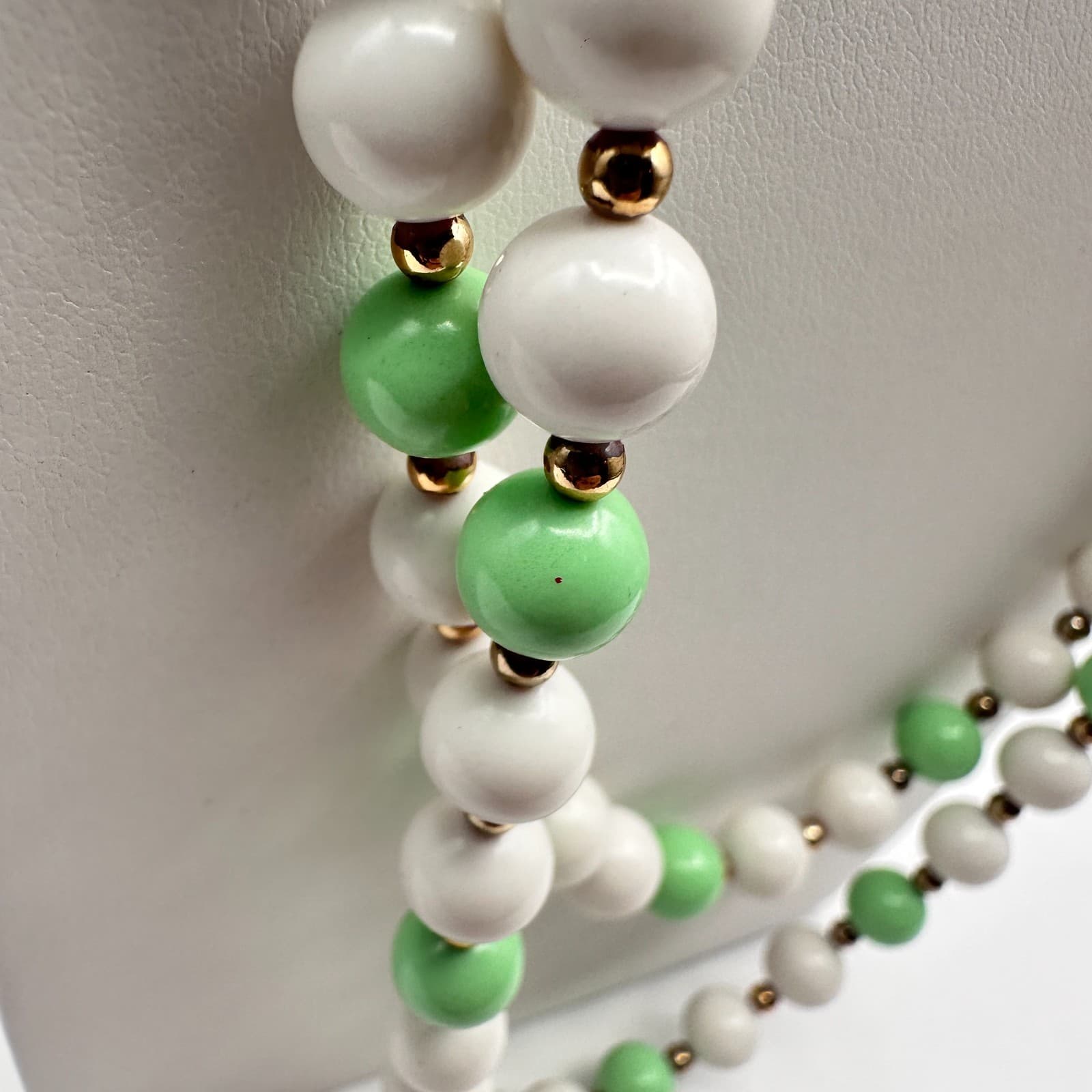 Vintage 80s Green & White Beaded Double Strand Necklace Gold Tone Boho Jewelry - Thumbnail 5