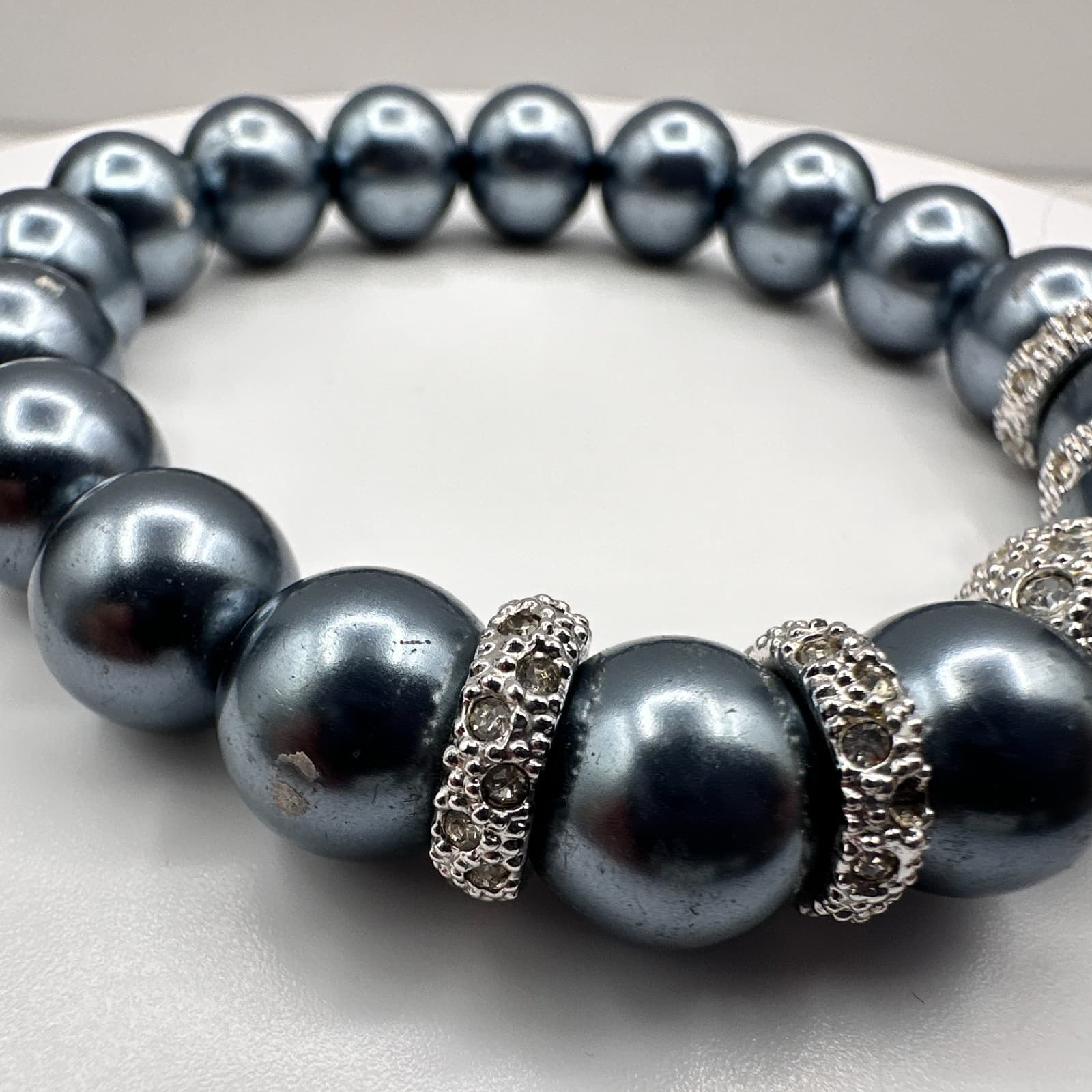 Vintage 90s Gray Pearl Beaded Stretch Bracelet Silver Tone Rhinestone Jewelry - Thumbnail 3