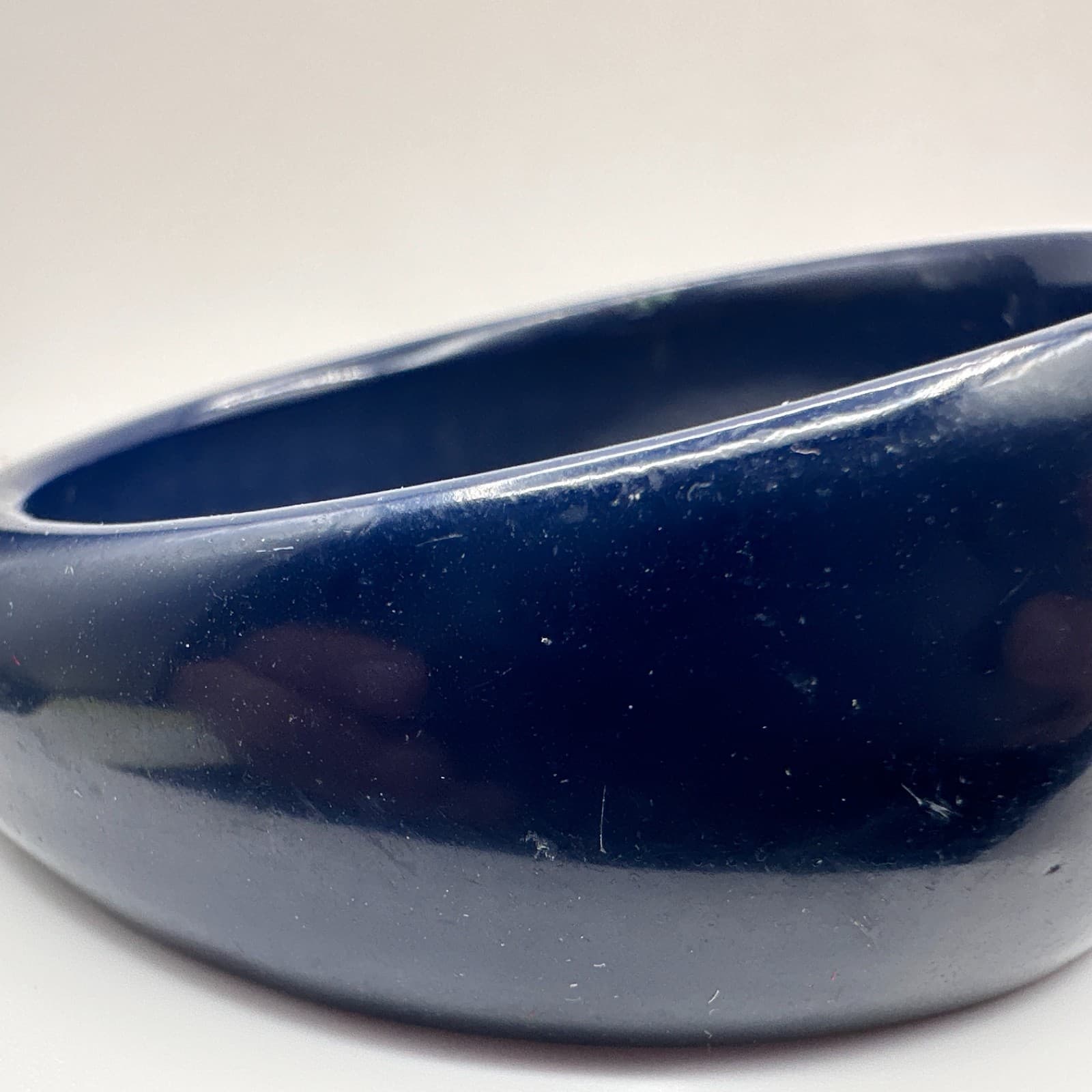 Vintage 80s Deep Blue Chunky Hand Bracelet Solid Resin Statement Women's Jewelry - Thumbnail 3