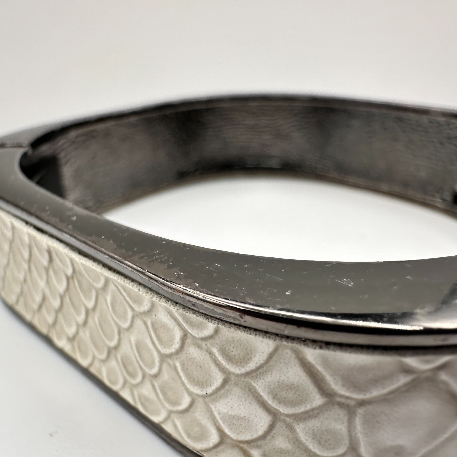 Vintage Y2K Faux Snakeskin Bracelet Hinge Hand Statement Women's Classic Jewelry - Thumbnail 7