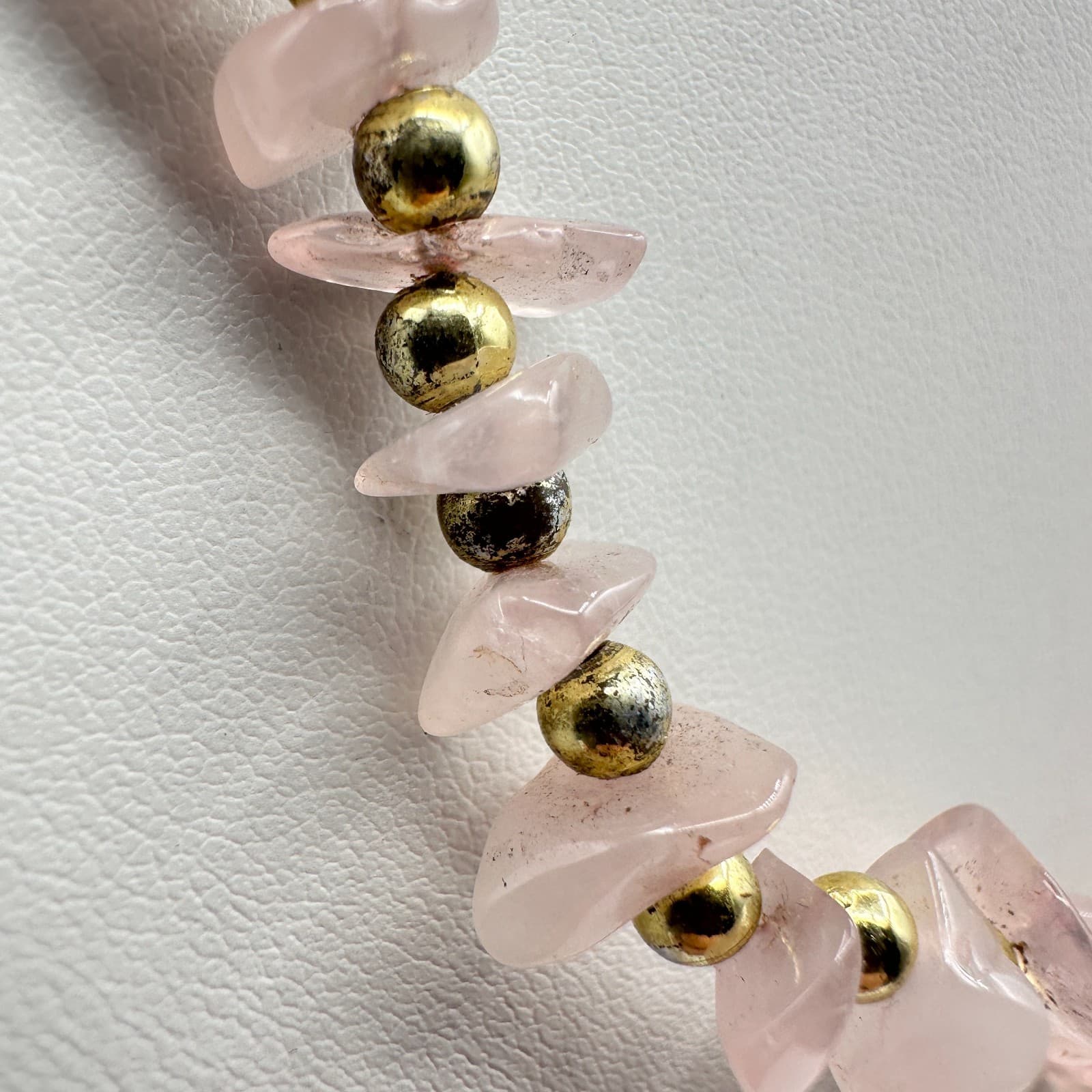 Vintage Y2K Pink Rose Quartz Chip Necklace Gold Tone Beads Boho Women's Jewelry - Thumbnail 4