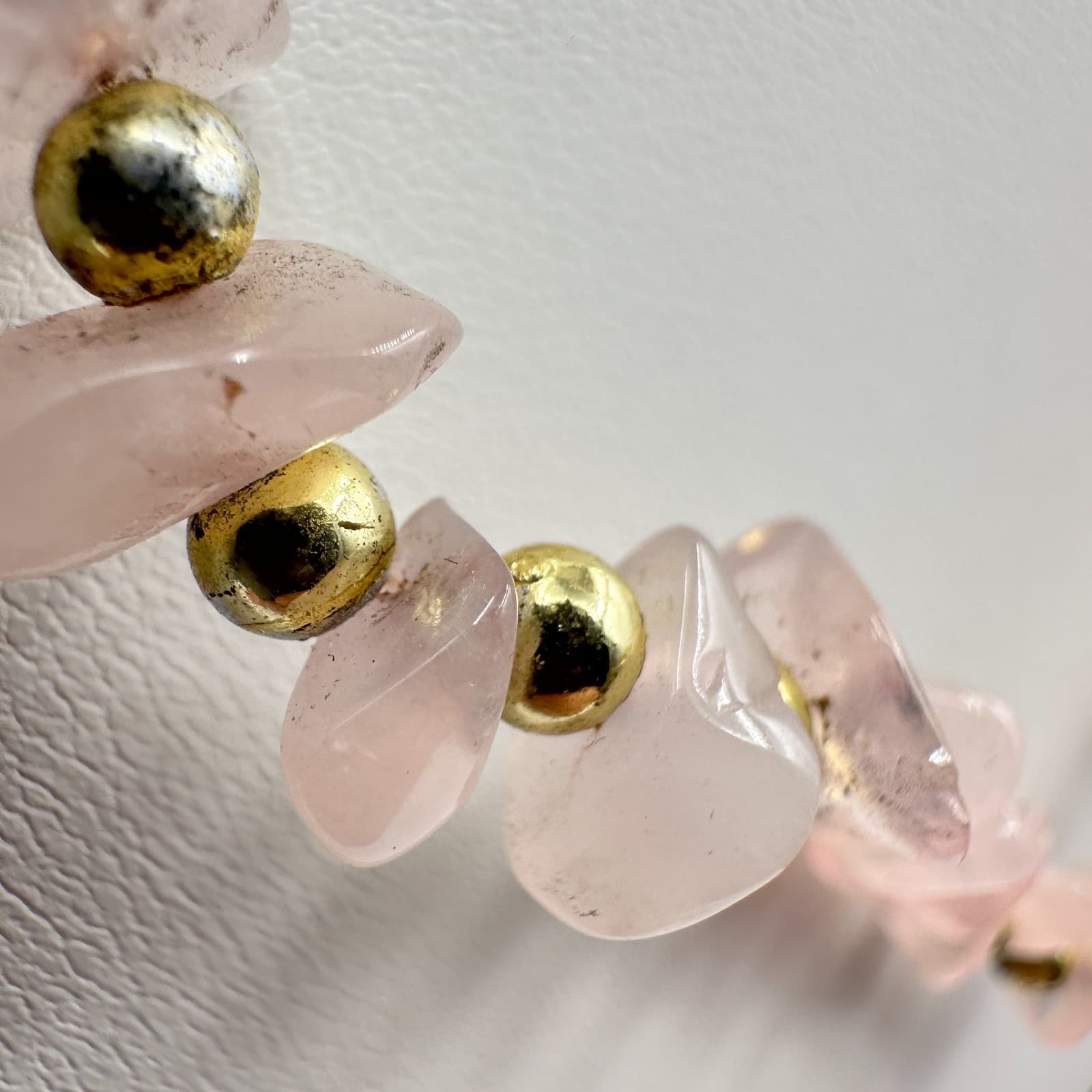 Vintage Y2K Pink Rose Quartz Chip Necklace Gold Tone Beads Boho Women's Jewelry - Thumbnail 5