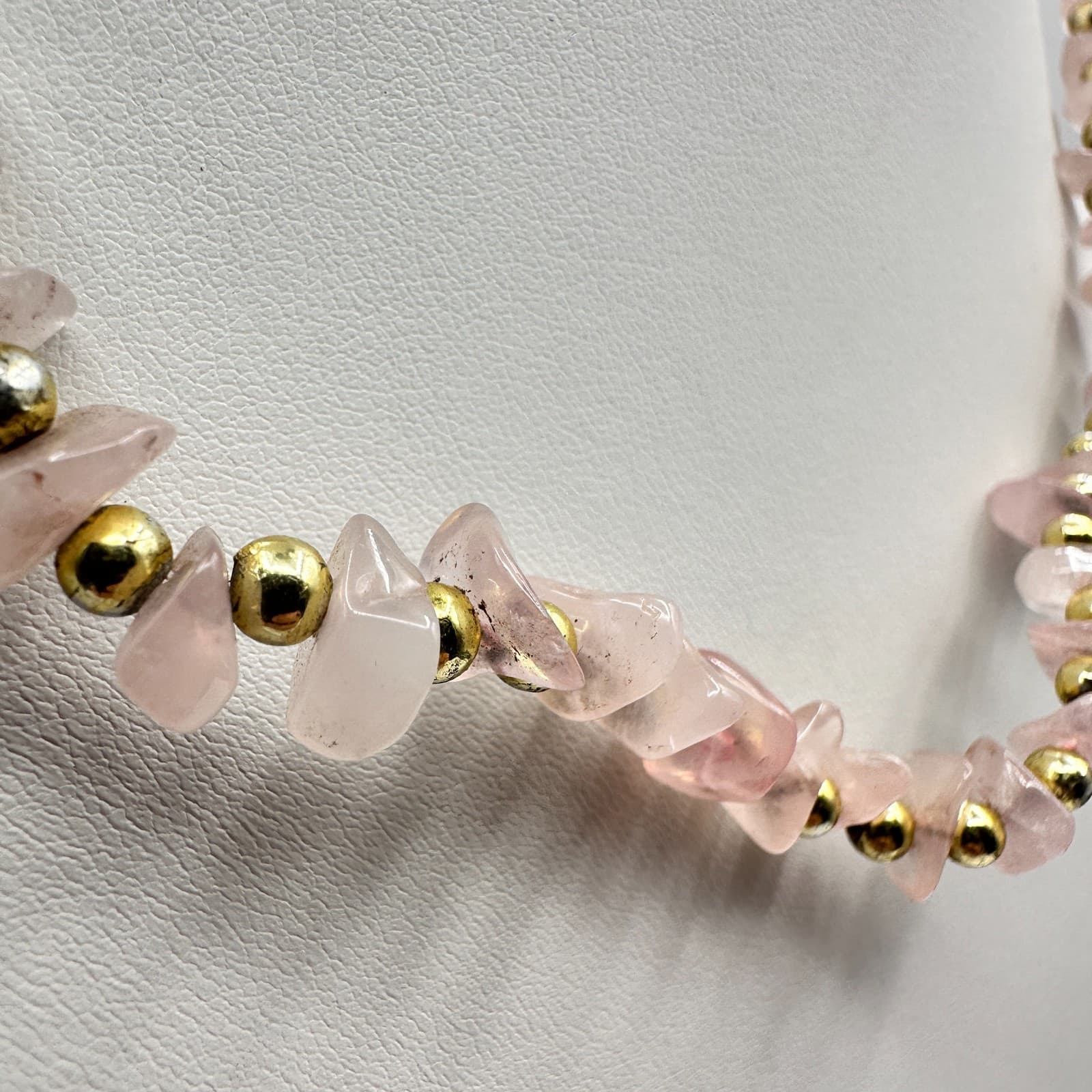Vintage Y2K Pink Rose Quartz Chip Necklace Gold Tone Beads Boho Women's Jewelry - Thumbnail 3