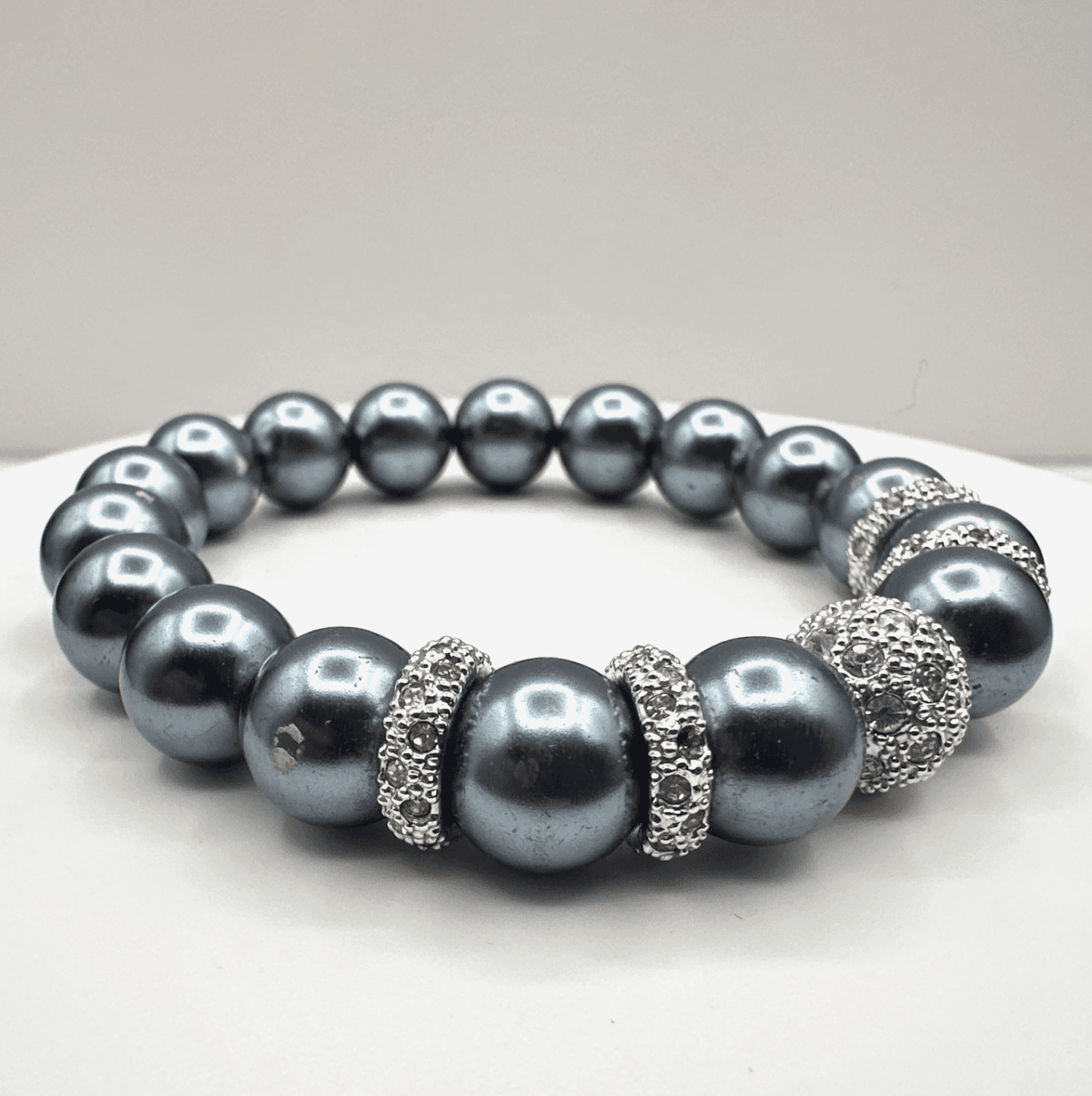 Vintage 90s Gray Pearl Beaded Stretch Bracelet Silver Tone Rhinestone Jewelry - Image 1