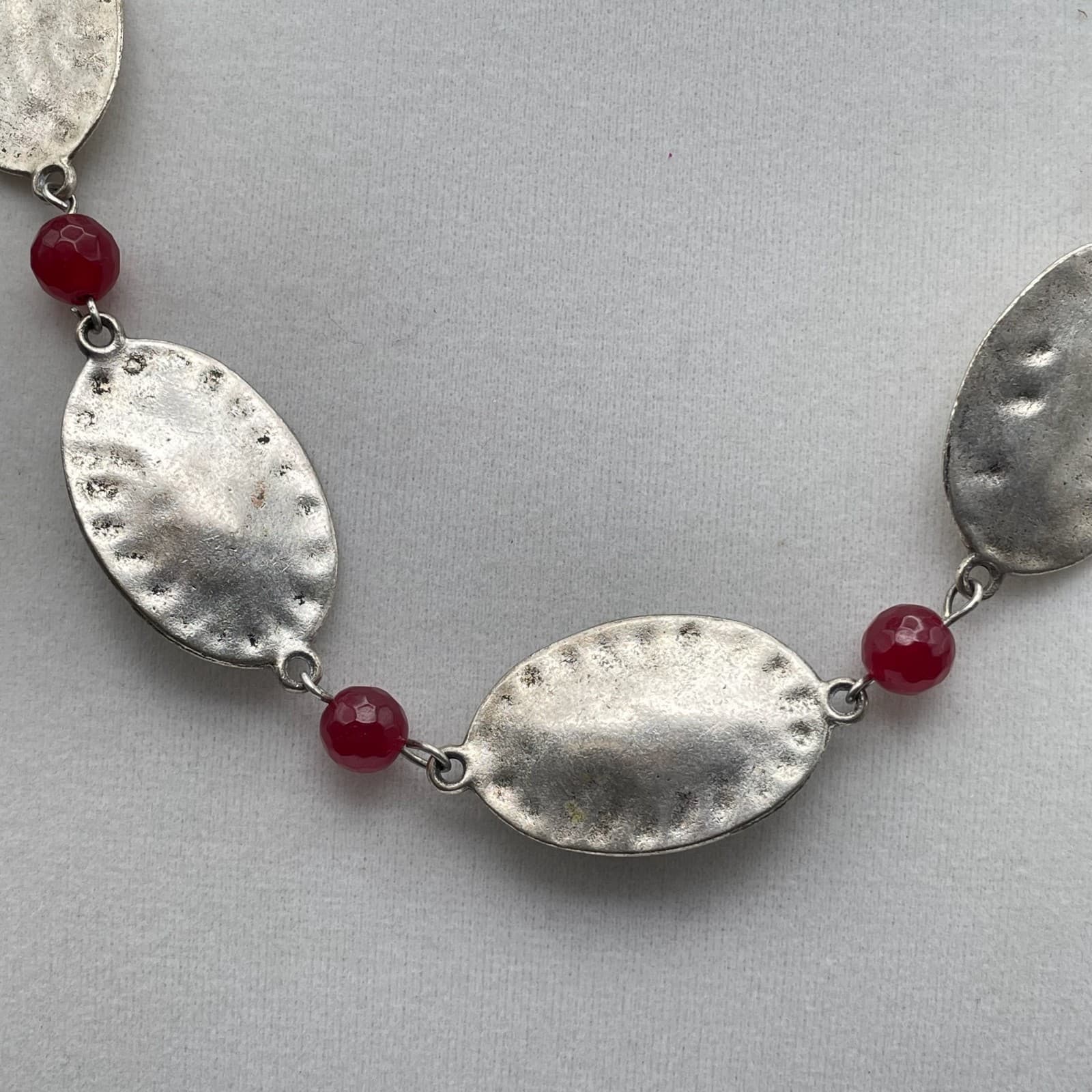 Vintage Bohemian-Style Silver-Tone Necklace Hammered Oval Links And Red Beads - Thumbnail 4