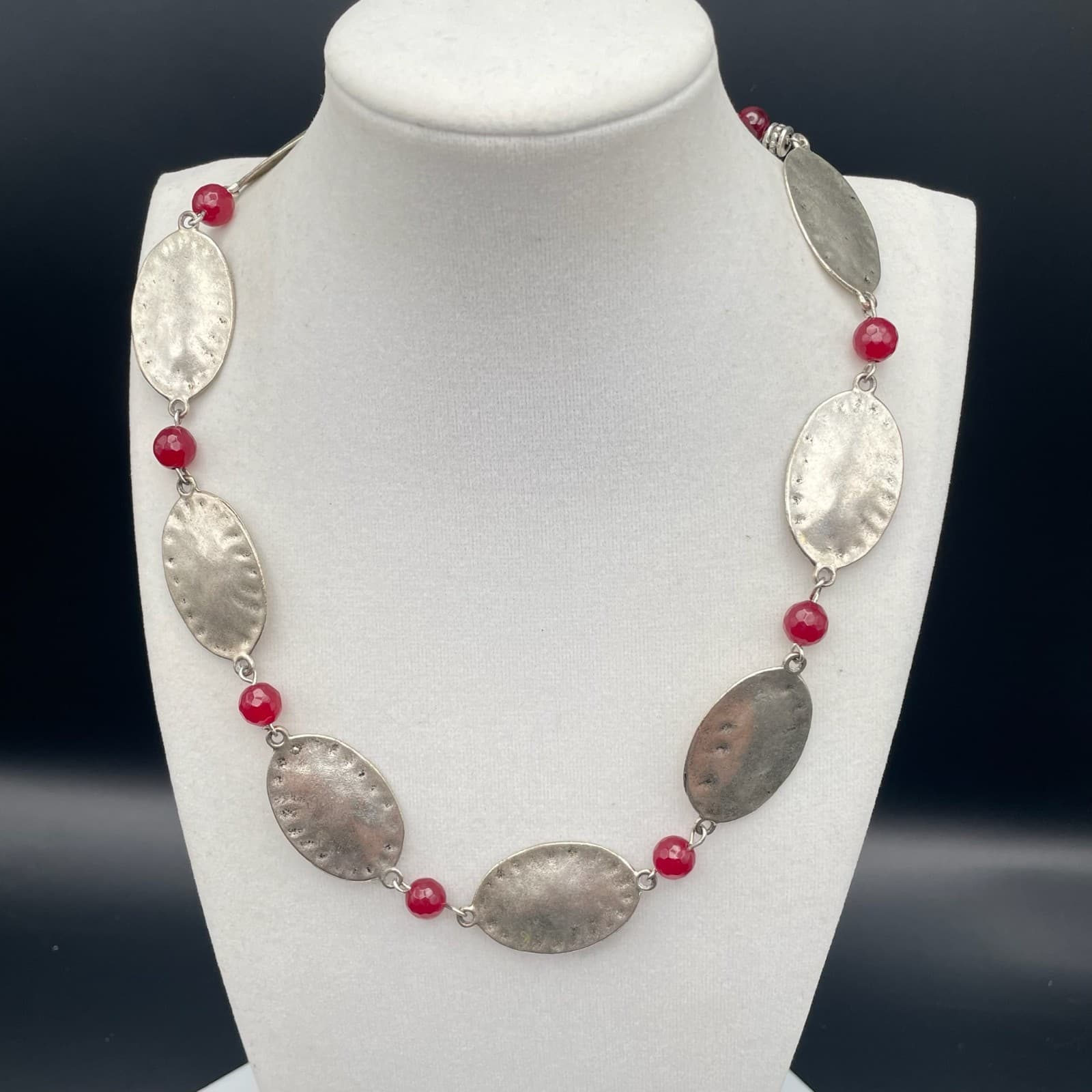 Vintage Bohemian-Style Silver-Tone Necklace Hammered Oval Links And Red Beads - Thumbnail 2