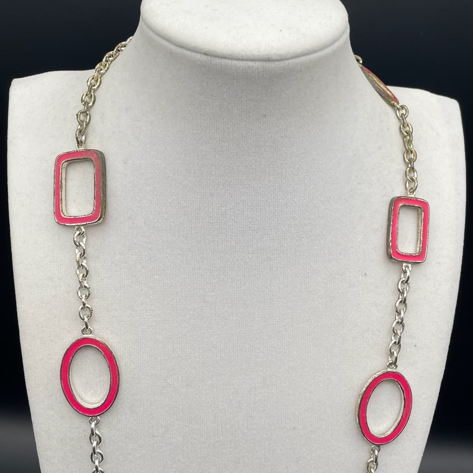 Vintage Silver-tone chain necklace with hot pink enamel rectangular & oval links - Thumbnail 2