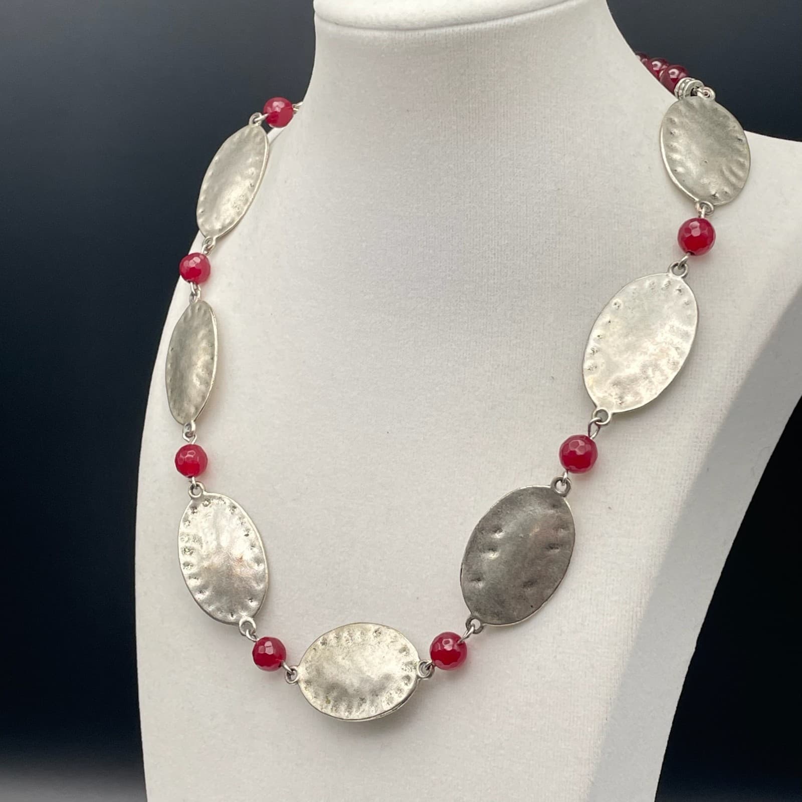 Vintage Bohemian-Style Silver-Tone Necklace Hammered Oval Links And Red Beads - Thumbnail 6
