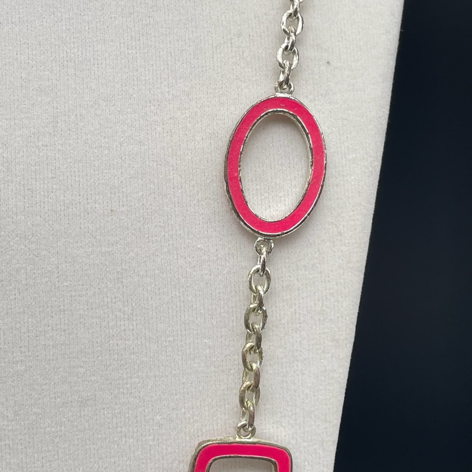 Vintage Silver-tone chain necklace with hot pink enamel rectangular & oval links - Thumbnail 6
