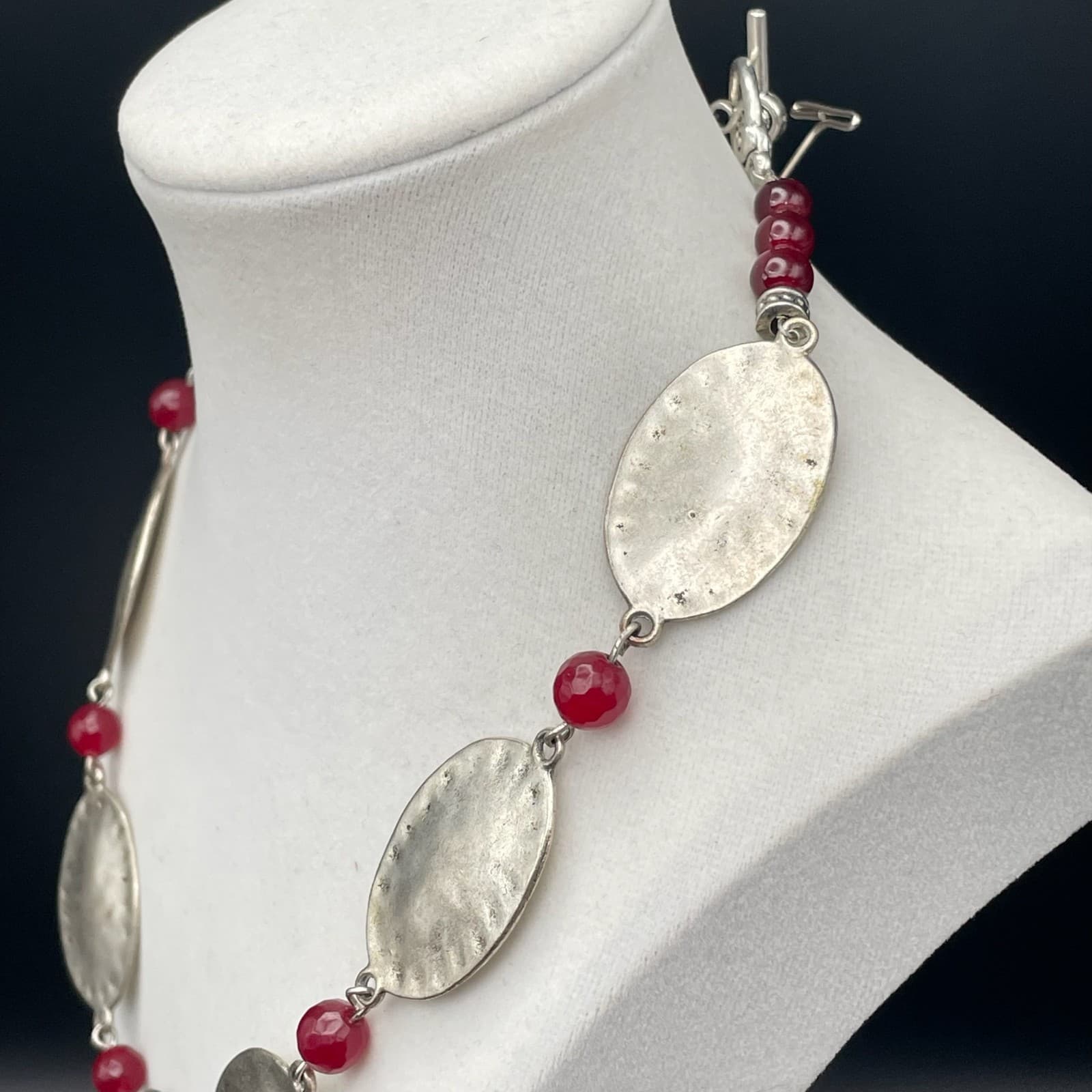 Vintage Bohemian-Style Silver-Tone Necklace Hammered Oval Links And Red Beads - Thumbnail 7