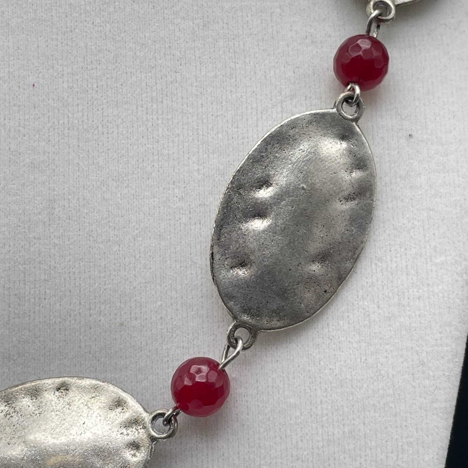 Vintage Bohemian-Style Silver-Tone Necklace Hammered Oval Links And Red Beads - Thumbnail 5