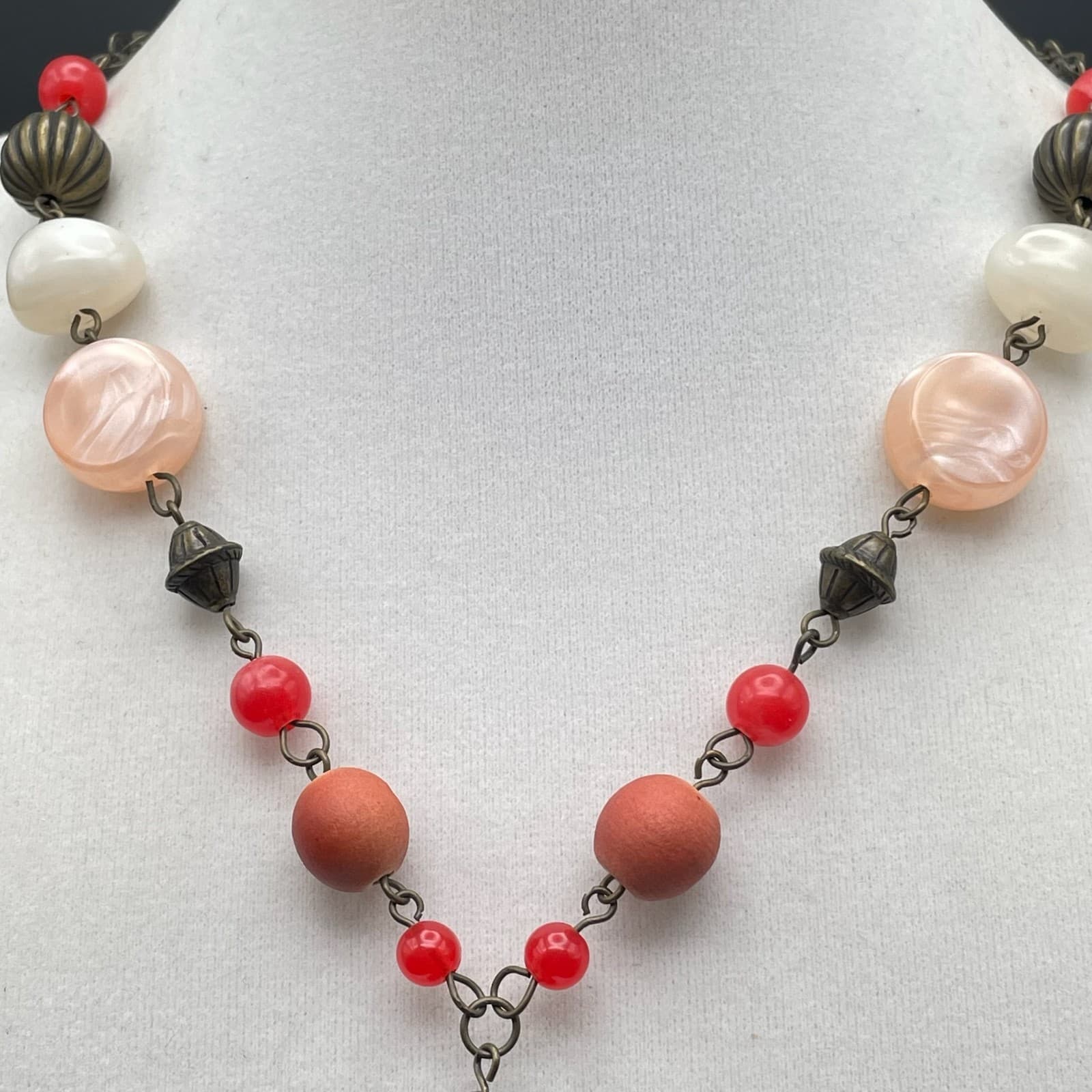 Vintage Coral Nude Tassel Y Lariat Necklace Boho Antique Brass Tone Beaded - Thumbnail 4