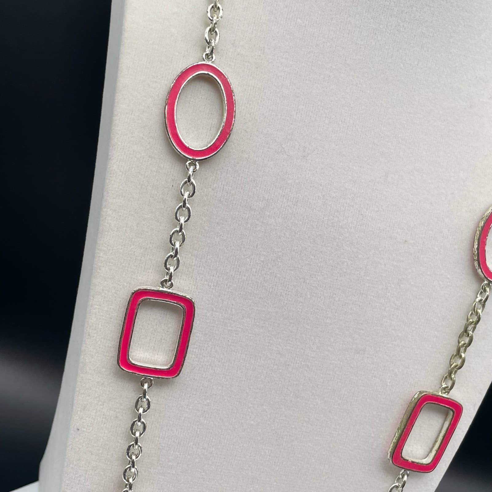 Vintage Silver-tone chain necklace with hot pink enamel rectangular & oval links - Thumbnail 3