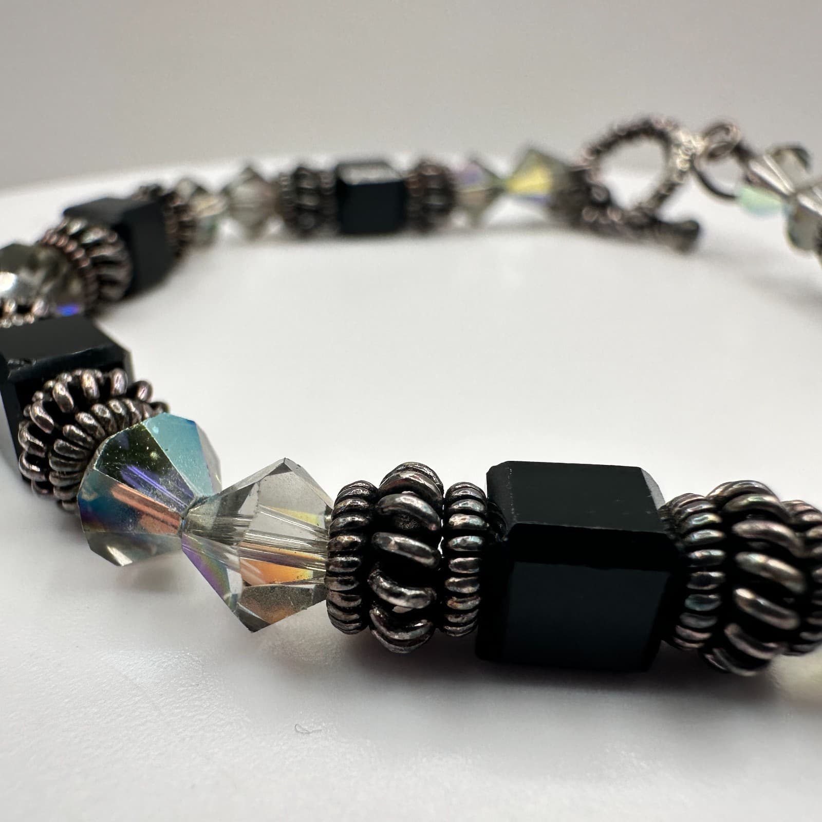 Vintage 90s Beaded Bracelet Black Cube Iridescent Glass Silver Tone Toggle - Thumbnail 2