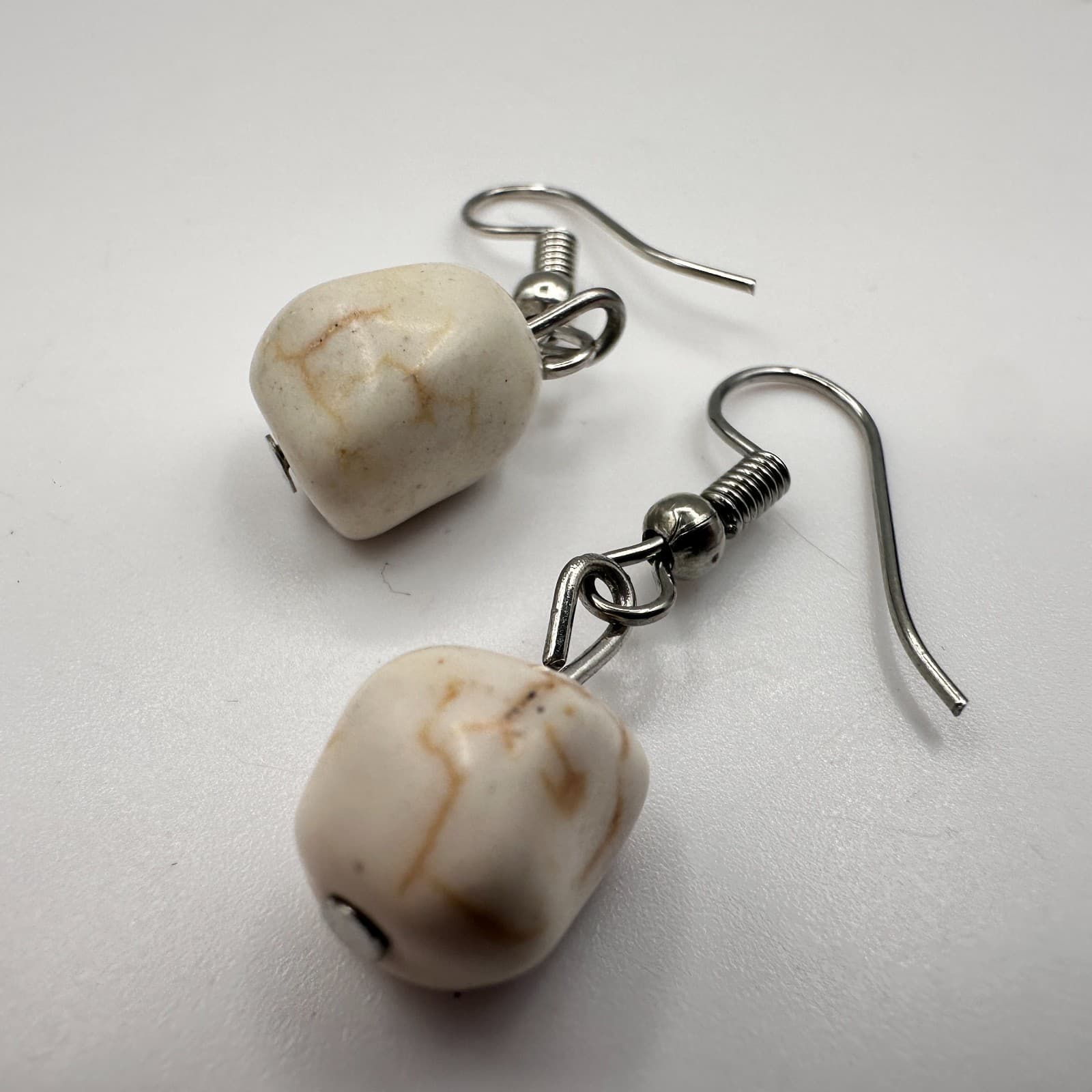 Vintage 90s Natural Cream Howlite Stone Dangle Drop Earrings Silver Tone Boho - Thumbnail 5