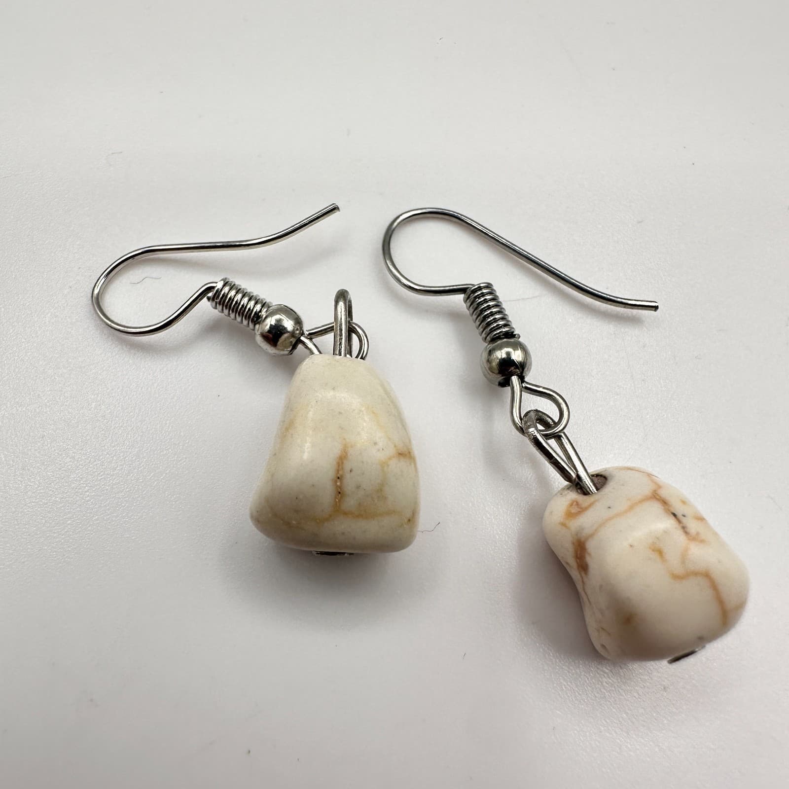 Vintage 90s Natural Cream Howlite Stone Dangle Drop Earrings Silver Tone Boho - Thumbnail 6