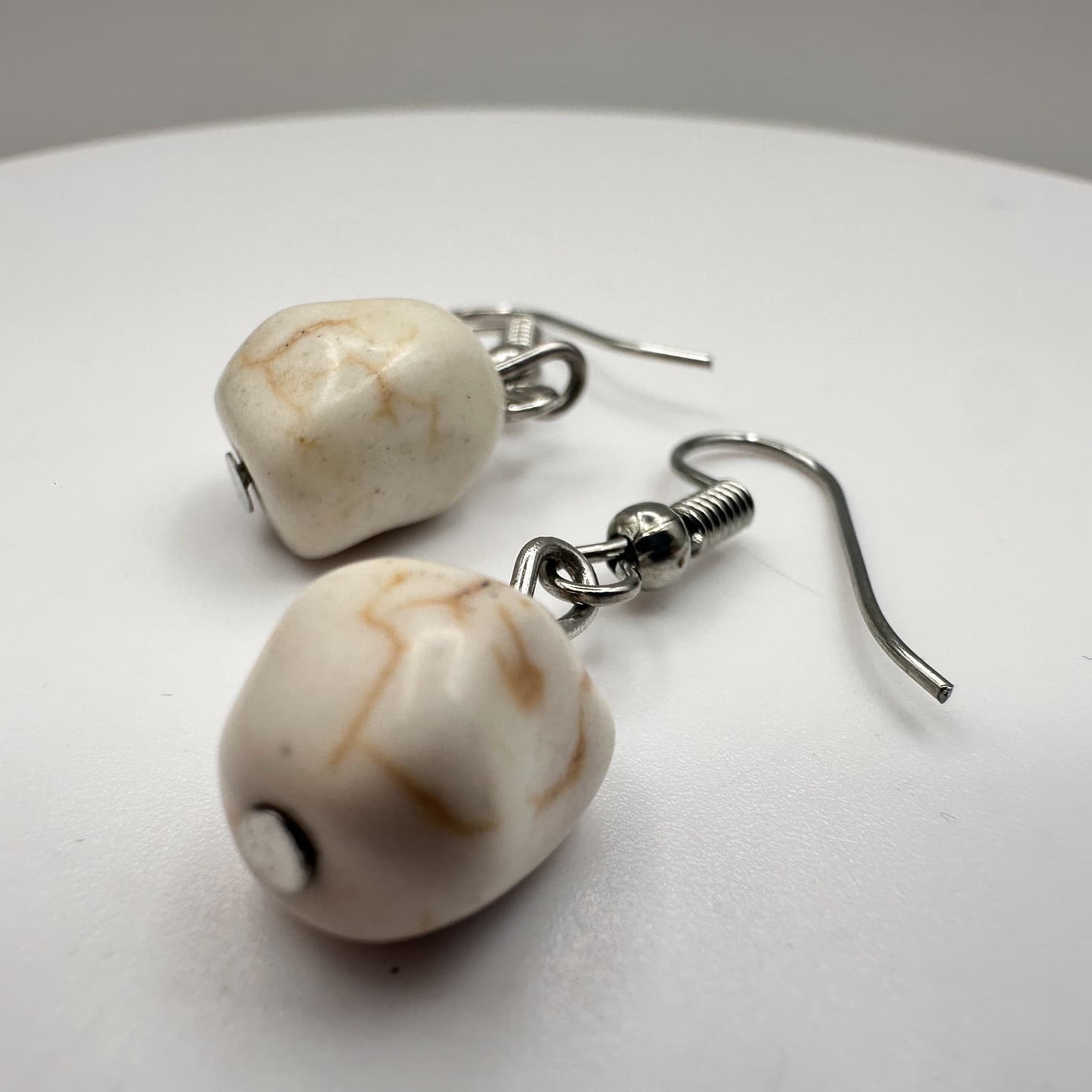Vintage 90s Natural Cream Howlite Stone Dangle Drop Earrings Silver Tone Boho - Thumbnail 4