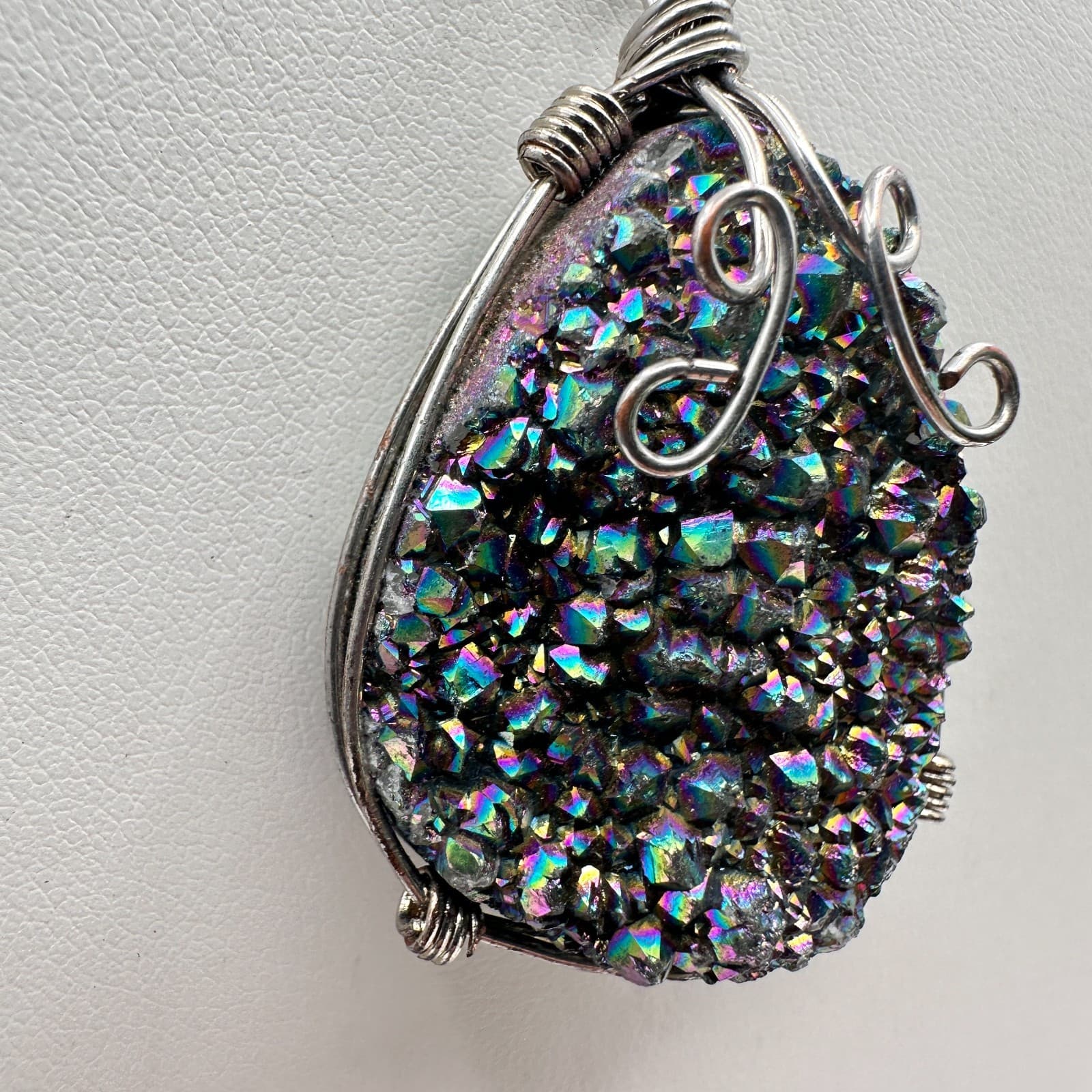 Vintage 90s Silver Wire-Wrapped Black Iridescent Druze Teardrop Pendant Jewelry - Thumbnail 3