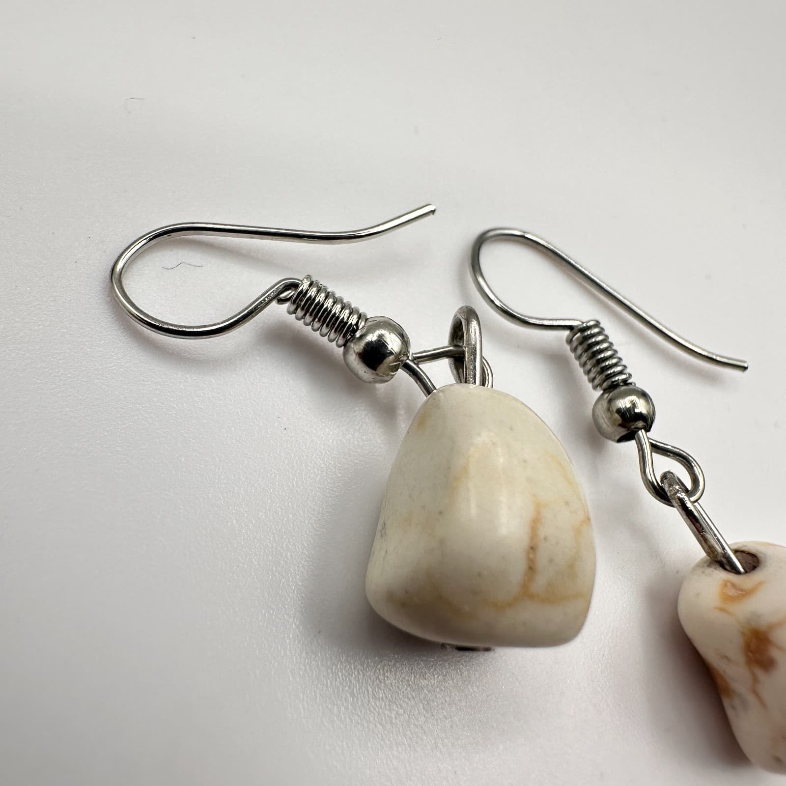 Vintage 90s Natural Cream Howlite Stone Dangle Drop Earrings Silver Tone Boho - Thumbnail 7
