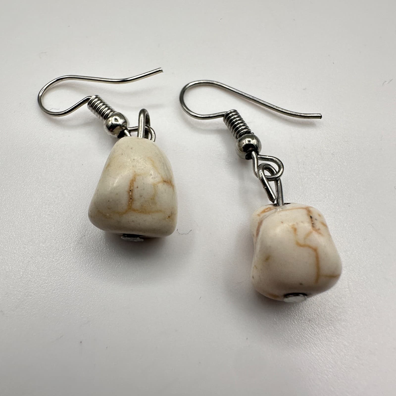 Vintage 90s Natural Cream Howlite Stone Dangle Drop Earrings Silver Tone Boho - Thumbnail 2
