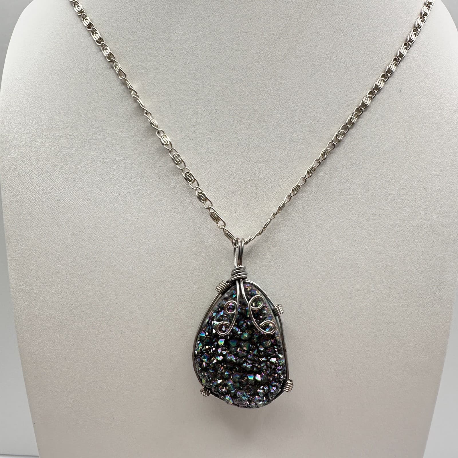 Vintage 90s Silver Wire-Wrapped Black Iridescent Druze Teardrop Pendant Jewelry - Image 1
