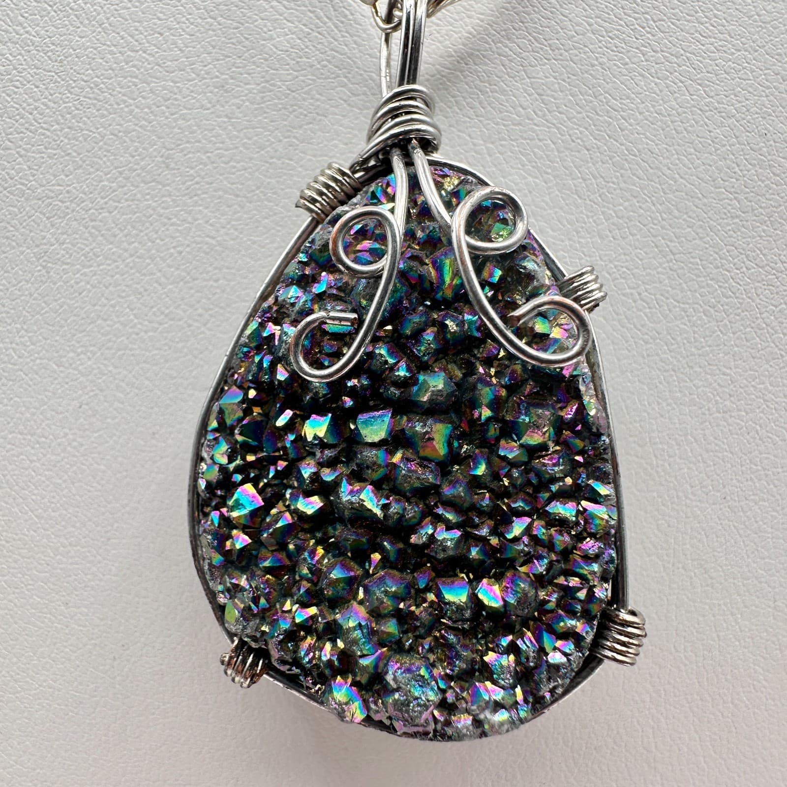 Vintage 90s Silver Wire-Wrapped Black Iridescent Druze Teardrop Pendant Jewelry - Thumbnail 2