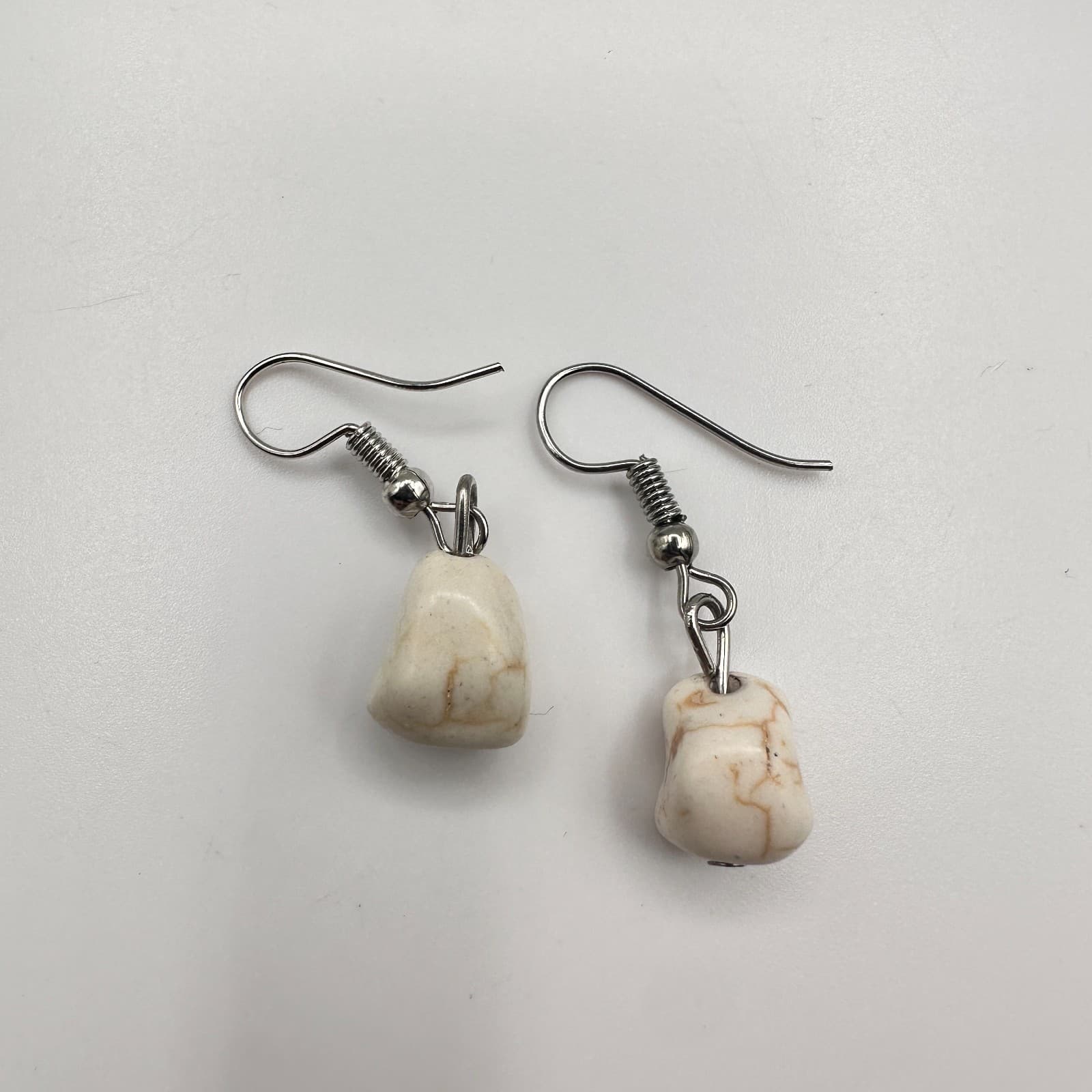 Vintage 90s Natural Cream Howlite Stone Dangle Drop Earrings Silver Tone Boho - Image 1