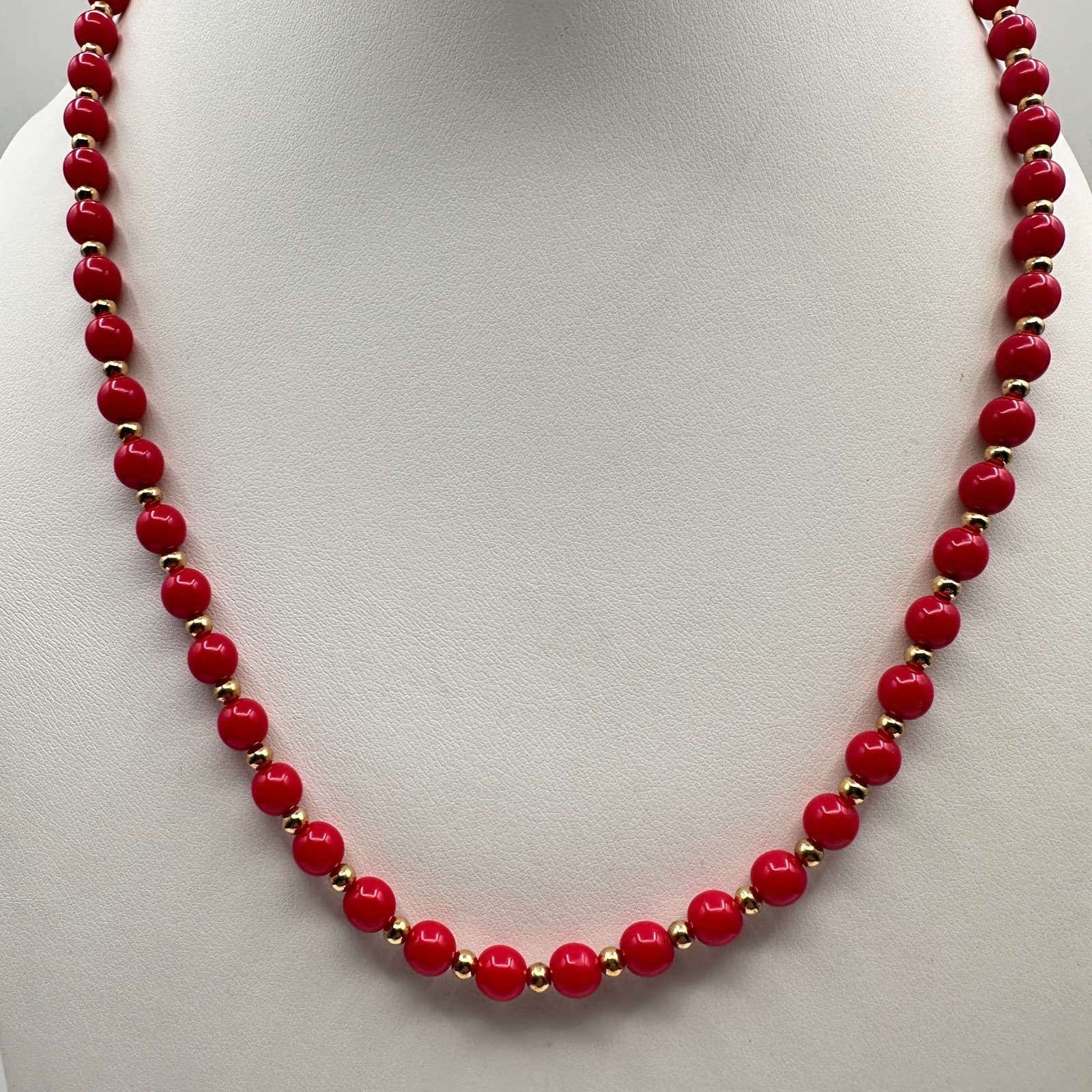 Vintage 80s Red Coral Style Bead Necklace Gold Tone Spacers Classic Fashion - Thumbnail 8