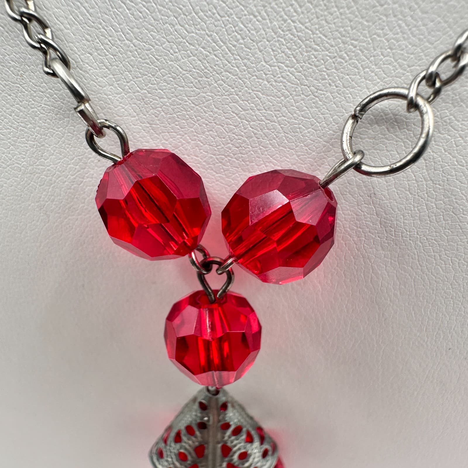 Vintage 90s Red Teardrop Pendant Necklace Silver Tone Chain Fashion Jewelry - Thumbnail 4