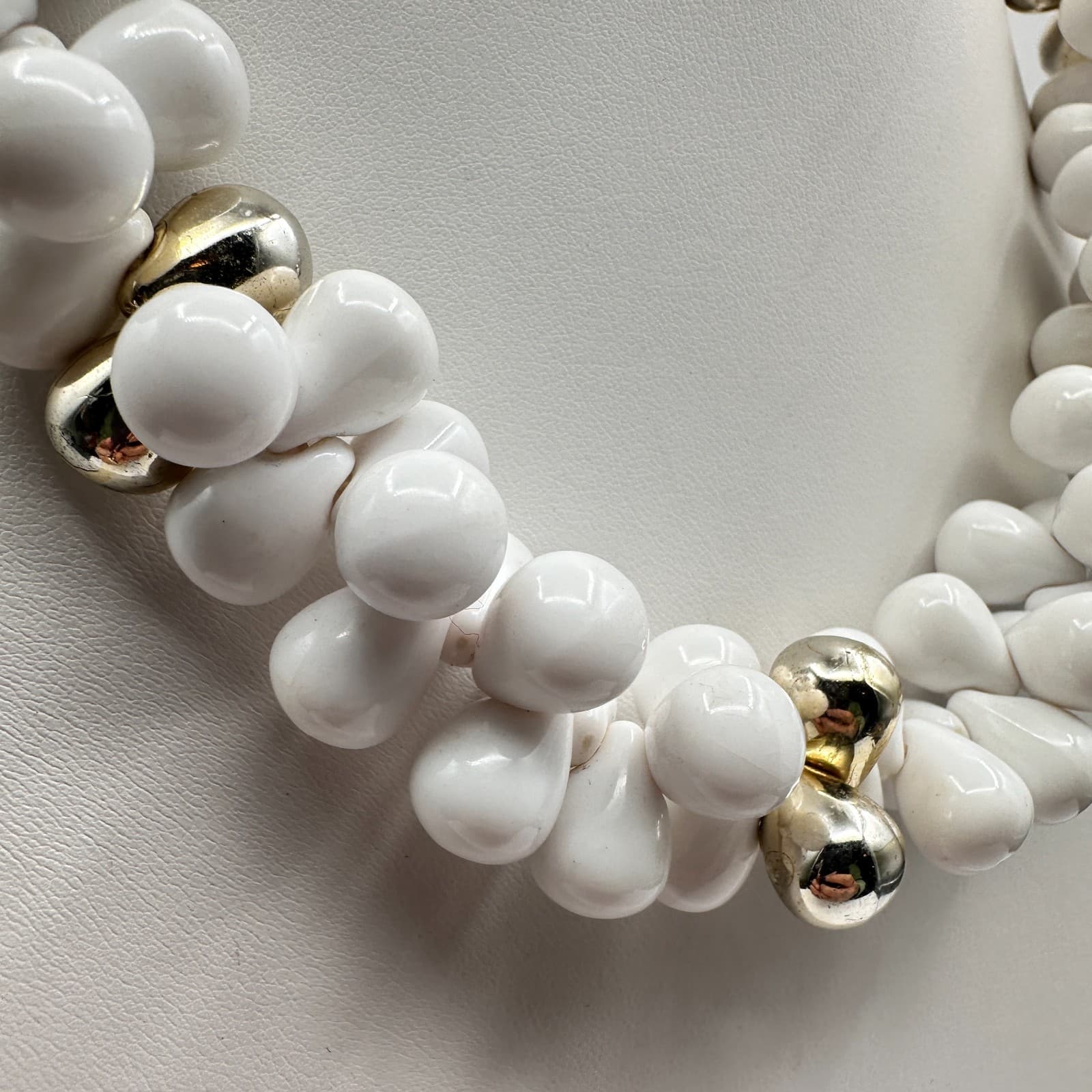 Vintage 80s White Teardrop Bead Necklace Gold Tone Accents Chunky Statement - Thumbnail 2