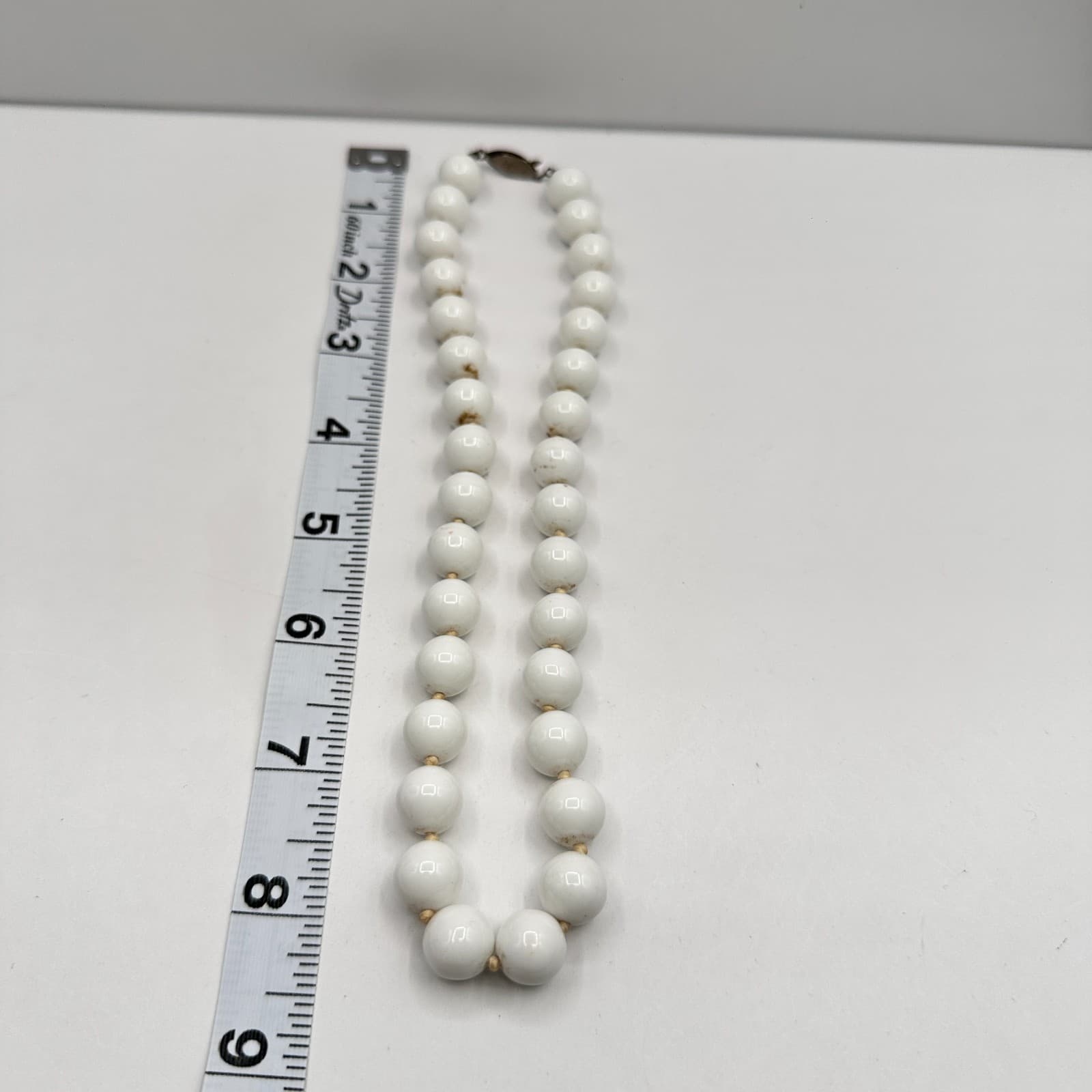 Vintage 90s Chunky White Lucite Bead Necklace Gold-Tone Accents Retro Jewelry - Thumbnail 9