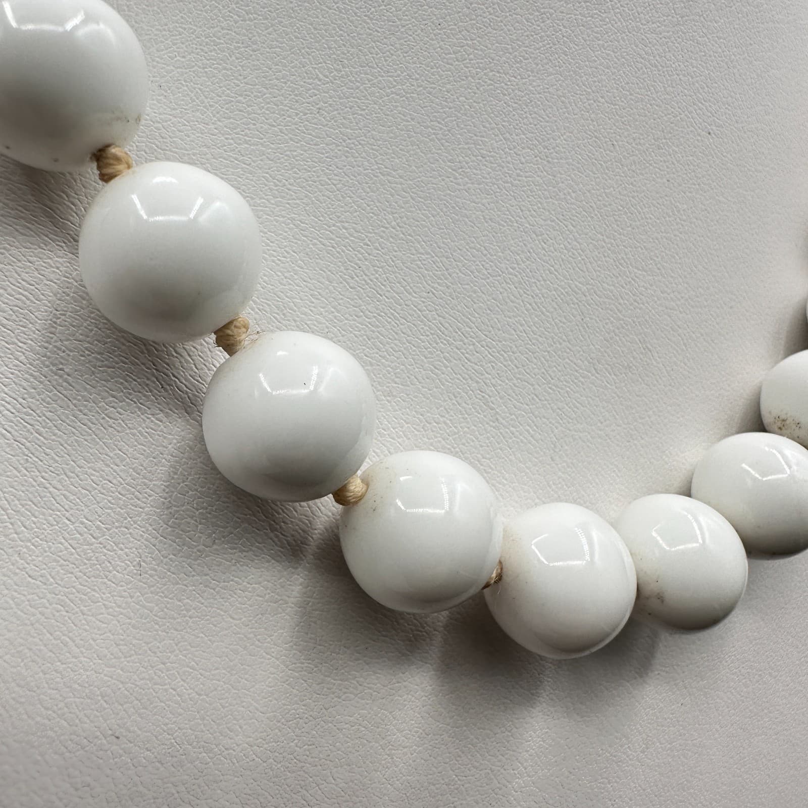 Vintage 90s Chunky White Lucite Bead Necklace Gold-Tone Accents Retro Jewelry - Thumbnail 3