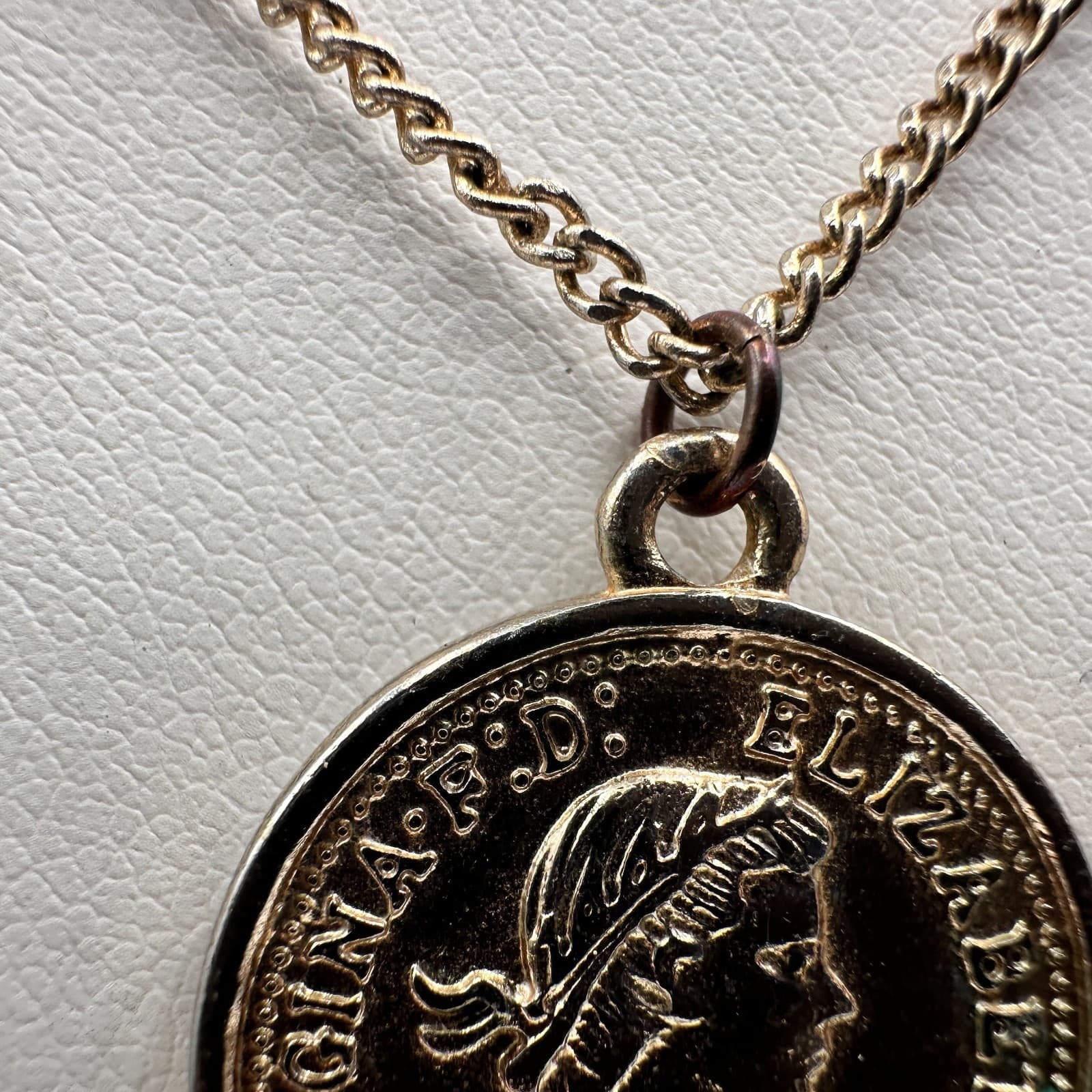 Vintage 70s Queen Elizabeth II British Five Pence Coin Pendant Necklace Jewelry - Thumbnail 4