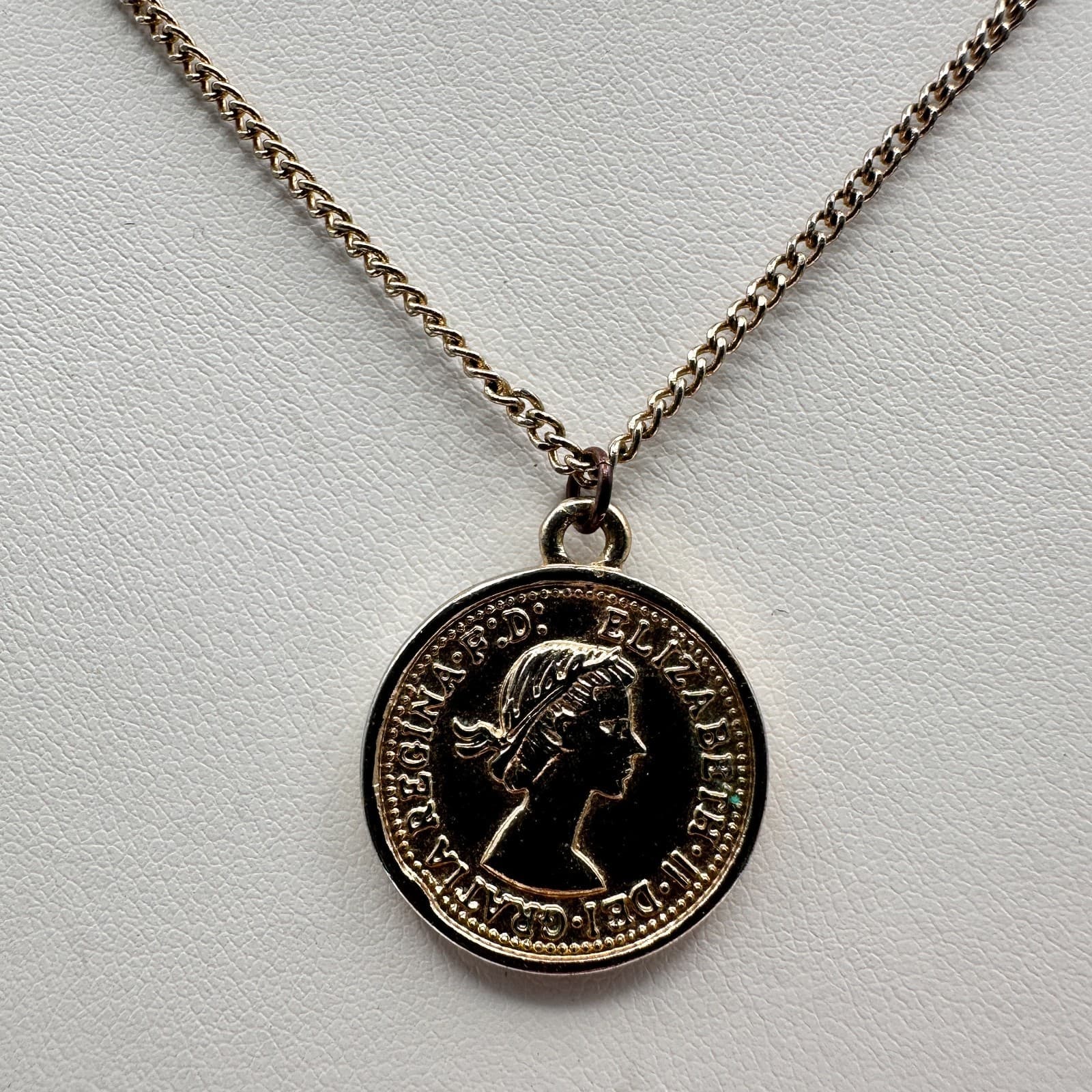 Vintage 70s Queen Elizabeth II British Five Pence Coin Pendant Necklace Jewelry - Thumbnail 6